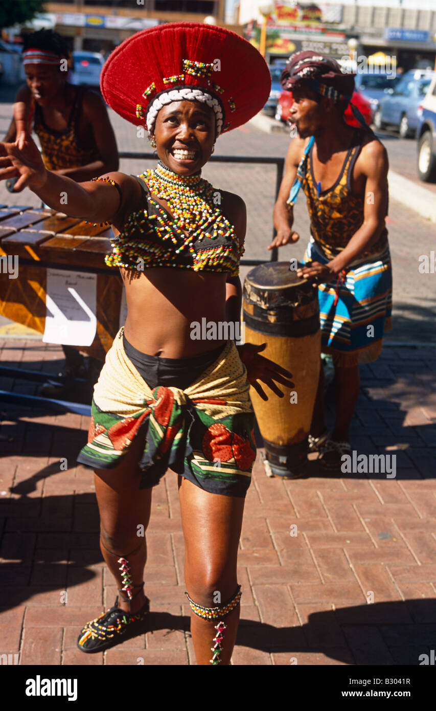 Les tribu ethnique dans les rues de Johannesburg en Afrique du Sud. Banque D'Images