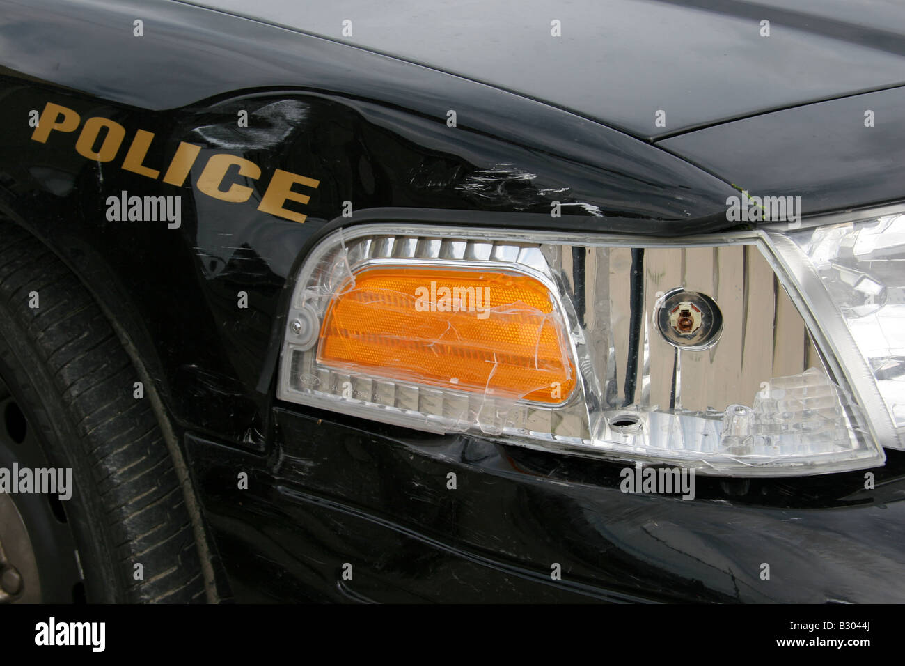 Dommages à l'accident de voiture de police Banque D'Images