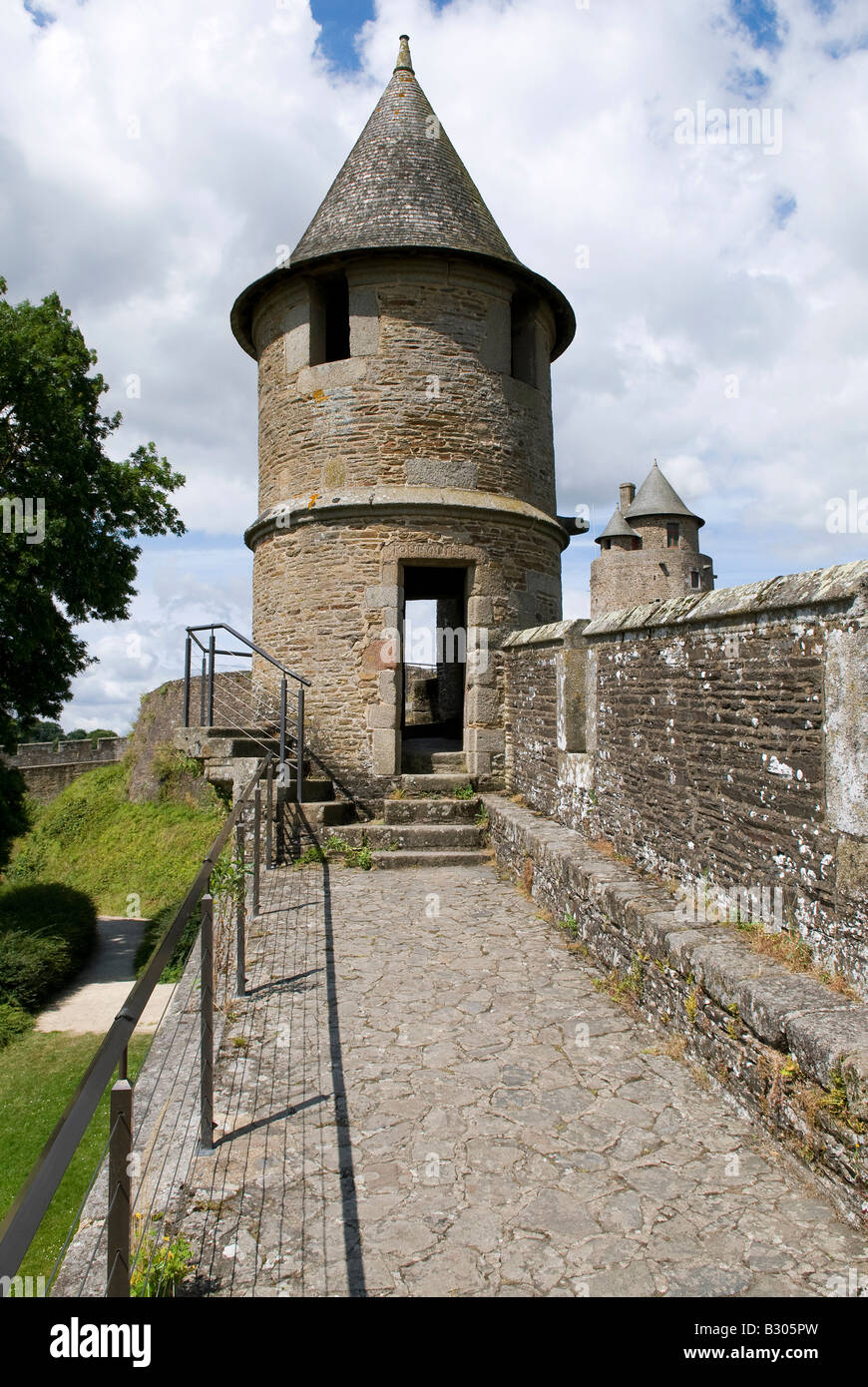 Remparts et tour château chateau, fougères, Bretagne, France Banque D'Images