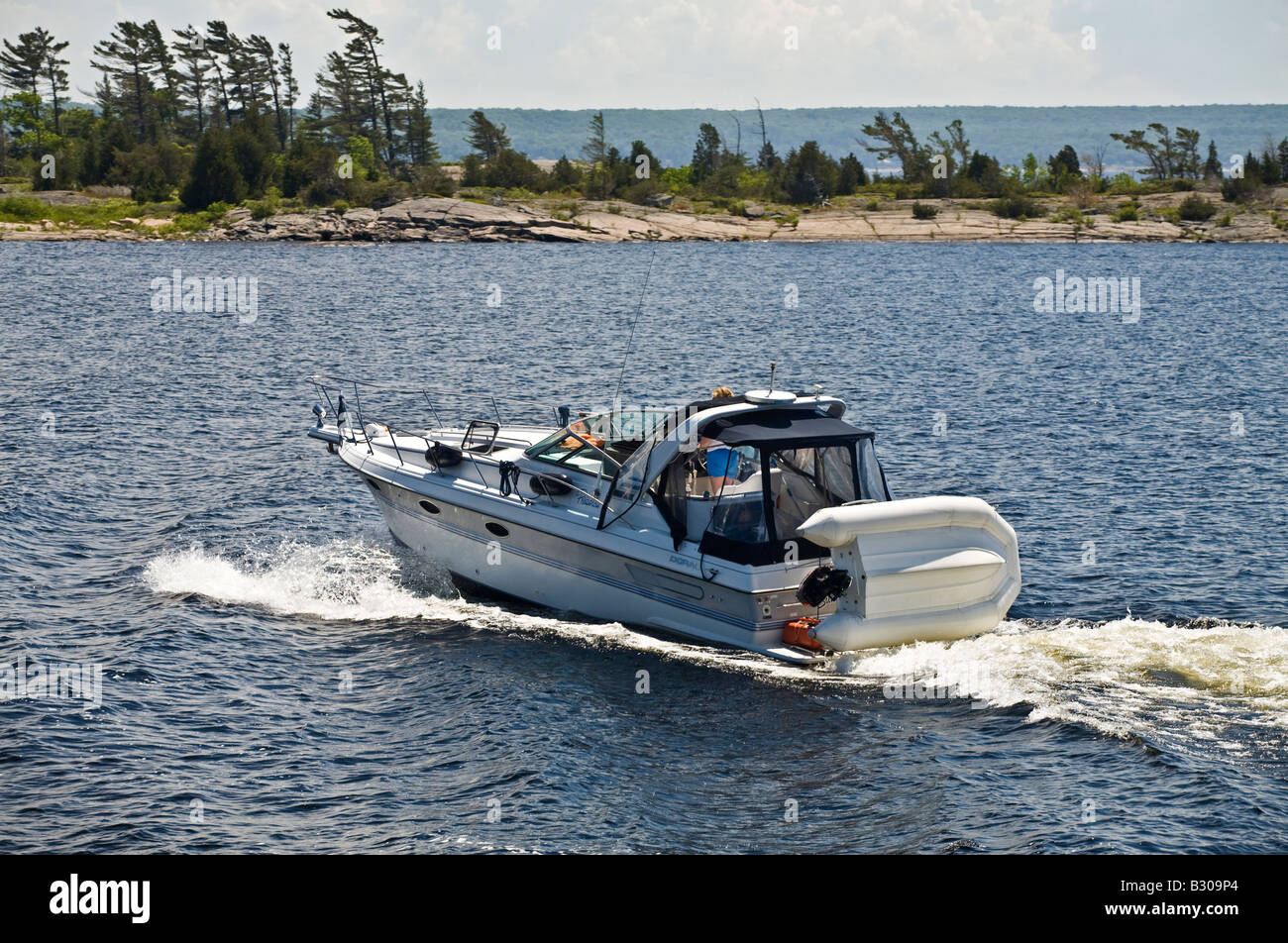 Bateau à moteur sur la baie Georgienne, en Ontario, Canada. Banque D'Images