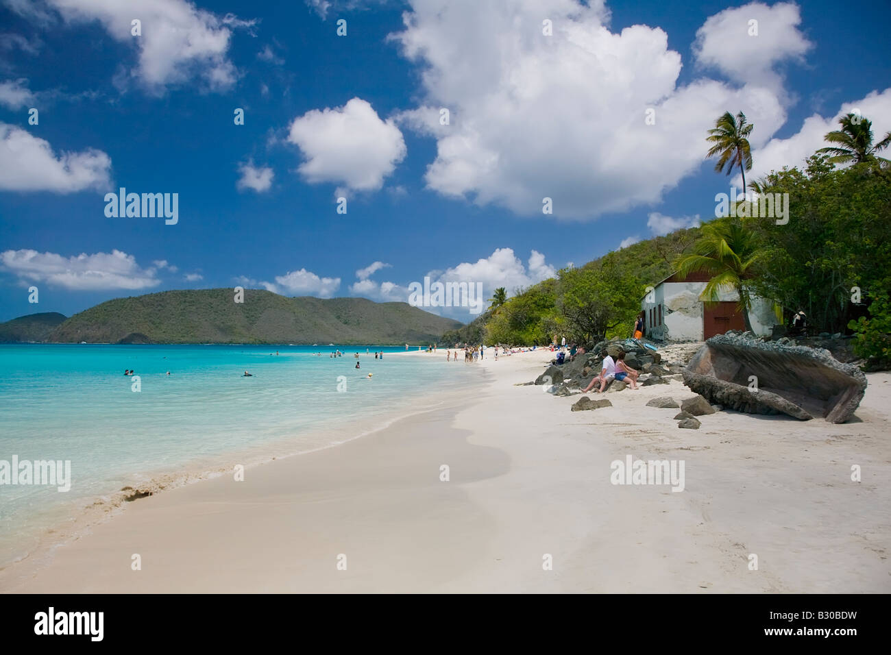 Cinnamon Bay plage dans le parc national des Îles Vierges sur l'île des Caraïbes de St John dans les îles Vierges américaines Banque D'Images