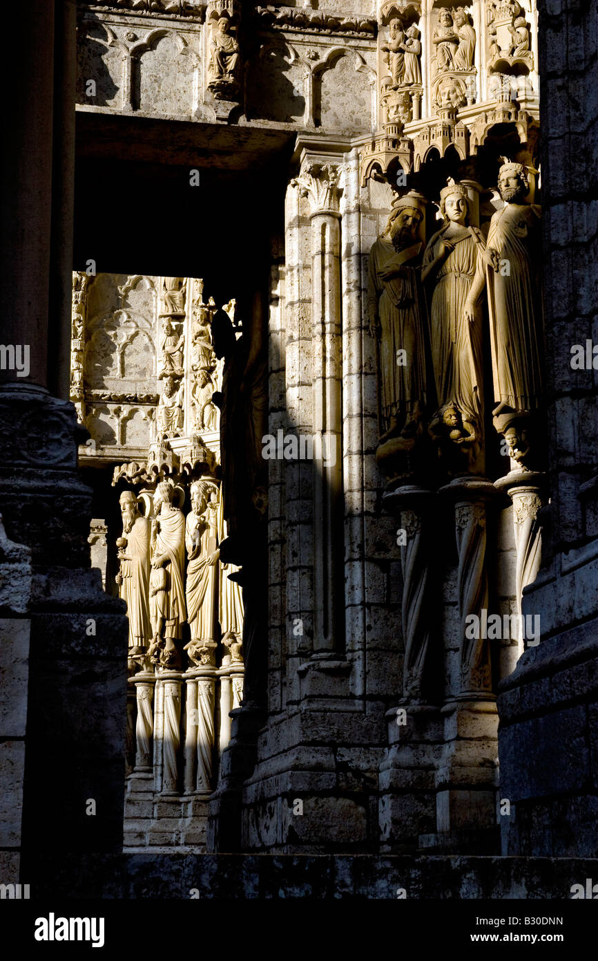 Statues, Cathédrale Notre-Dame de Chartres, France Banque D'Images