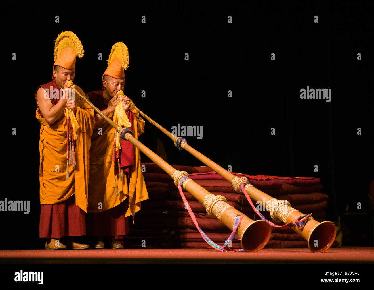 Moines tibétains cornes coup commandité par le KUMBUM CHAMTSE LING LE CENTRE CULTUREL TIBÉTAIN Bloomington Indiana Banque D'Images