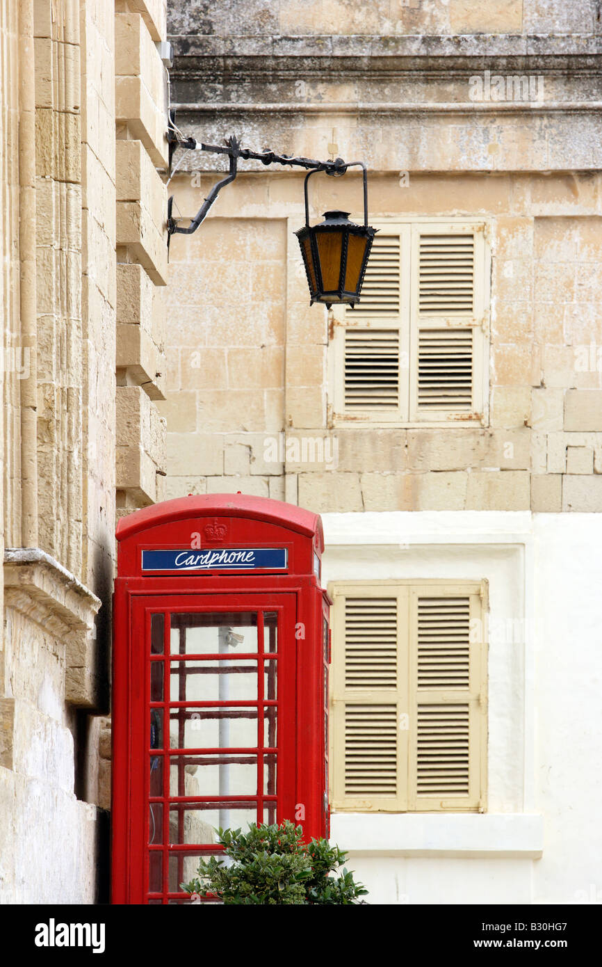 Boîte de téléphone rouge St Paul's Square, Mdina, Malte Banque D'Images