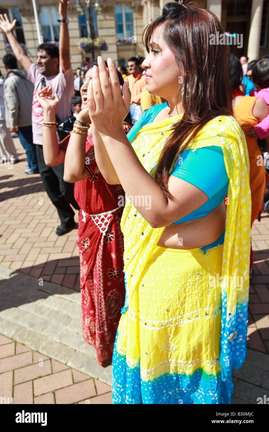 Les femmes de danse au festival de Rathayatra célébré à Birmingham, Royaume-Uni Banque D'Images