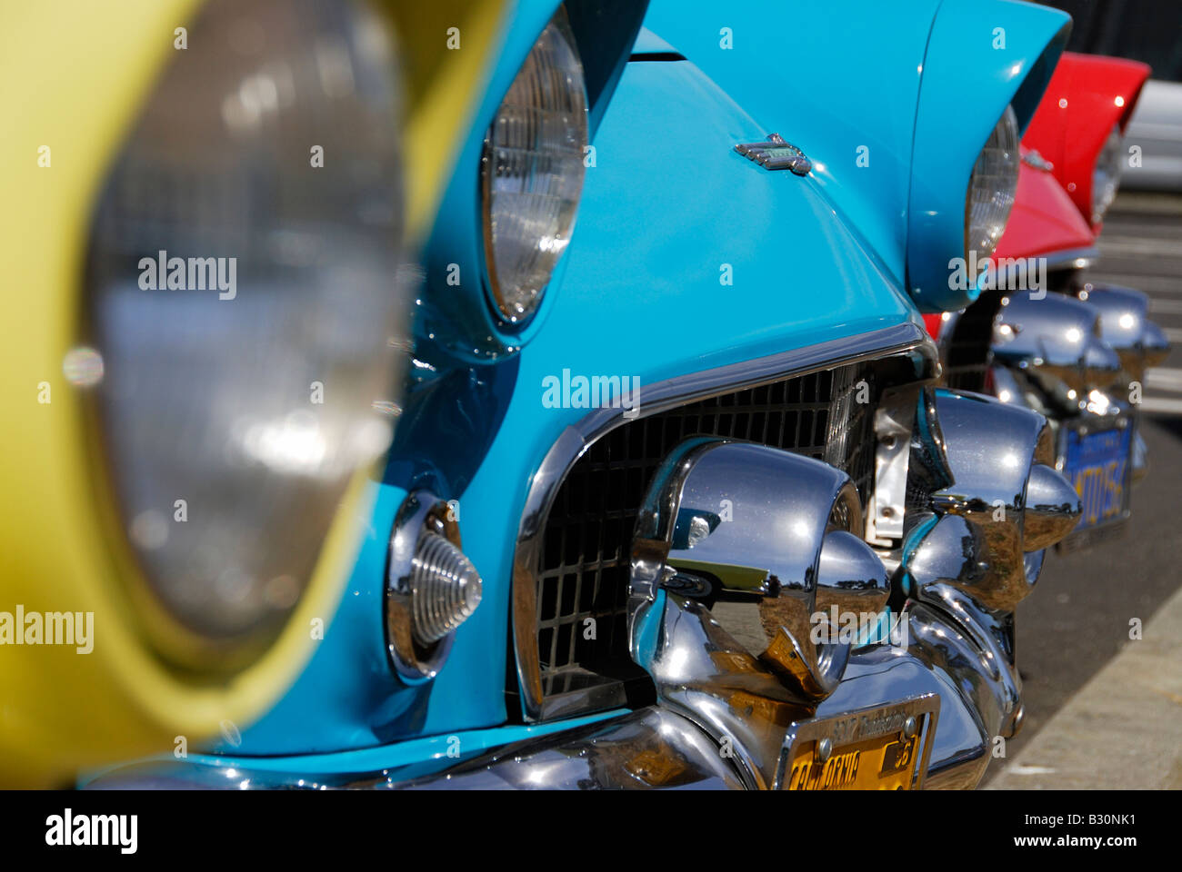 Thunderbirds Ford 1956 peinture rouge bleu jaune Banque D'Images