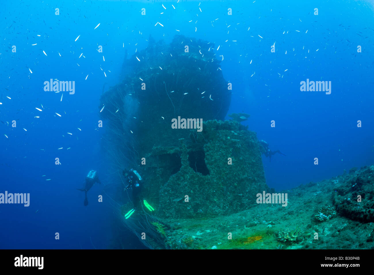 Plongeur au pont de l'USS Saratoga atoll de Bikini des Îles Marshall Micronésie Océan Pacifique Banque D'Images