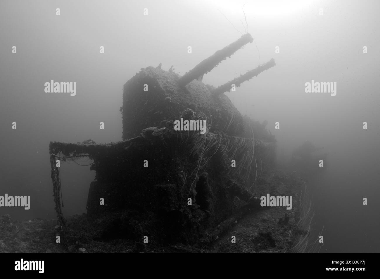 8 lits jumeaux de 55 pouces calibre pistolet sur USS Saratoga atoll de Bikini des Îles Marshall Micronésie Océan Pacifique Banque D'Images