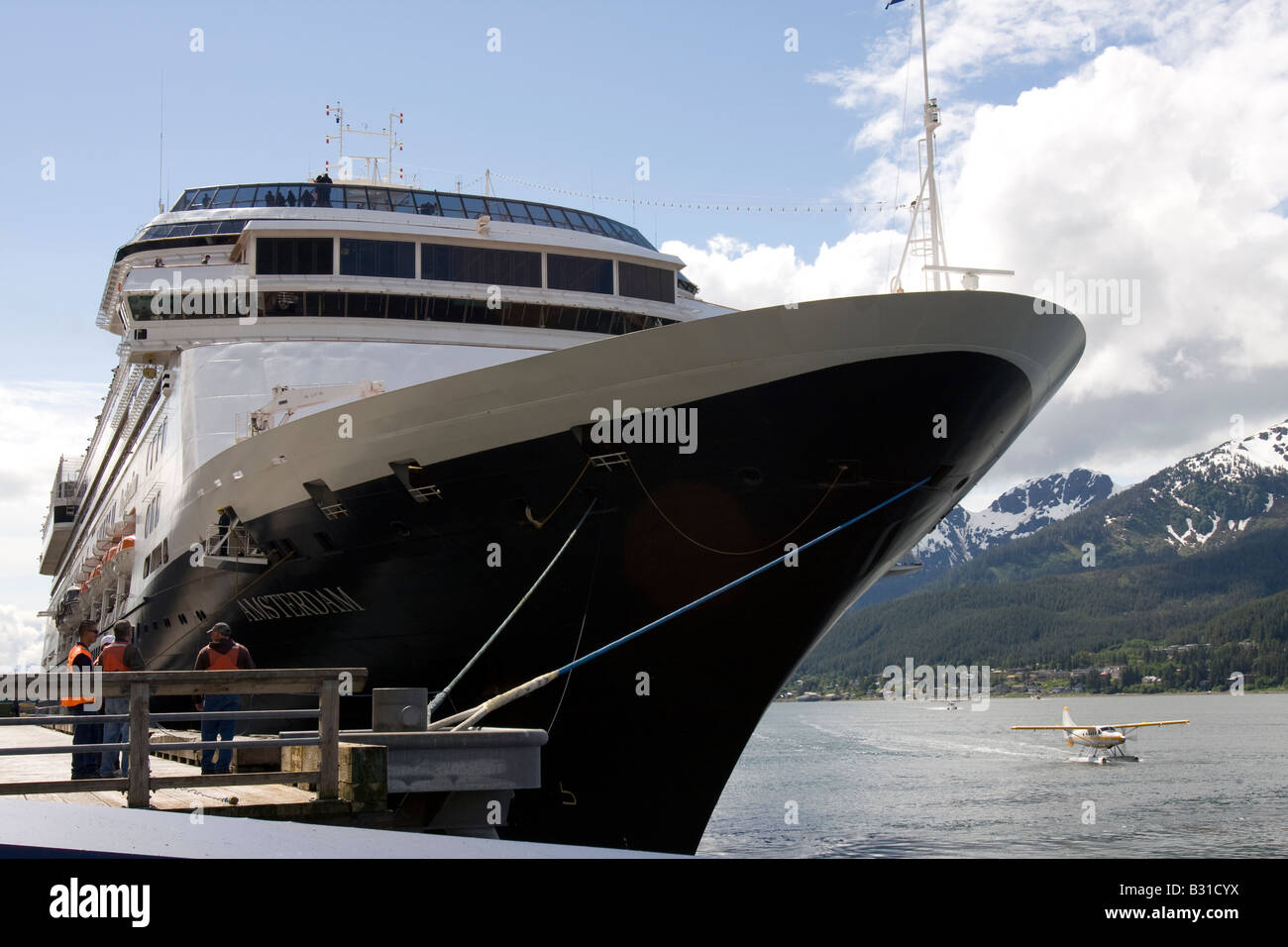 Ferry croisière Amsterdam du HAL La Holland America Line à quai dans le port de Juneau, Alaska, United States of America Banque D'Images