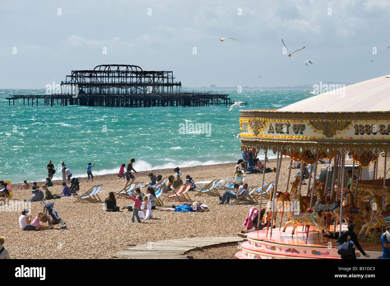 La plage de Brighton Pier,, côte sud, Angleterre, Royaume-Uni Banque D'Images