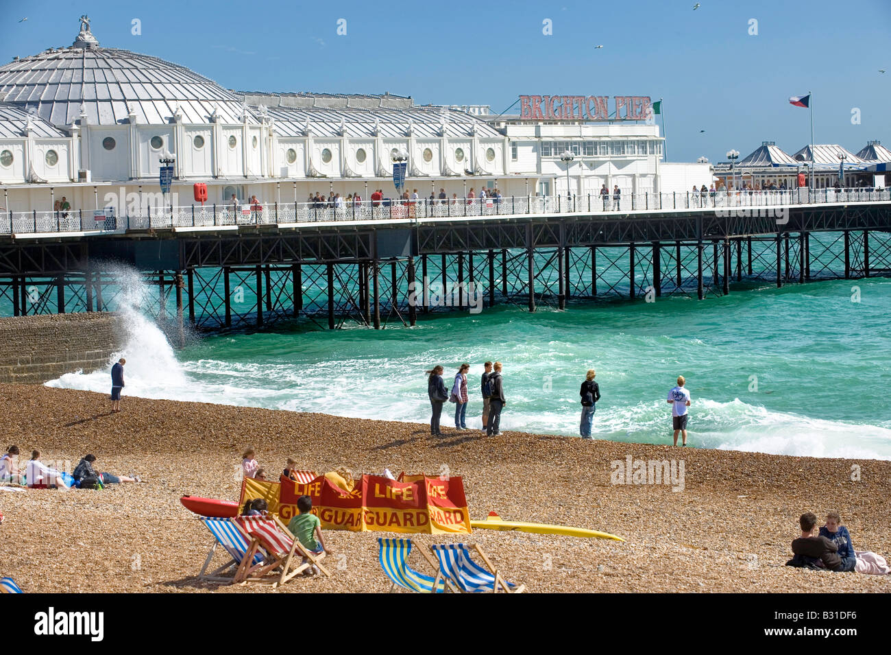 La plage de Brighton Pier,, côte sud, Angleterre, Royaume-Uni Banque D'Images