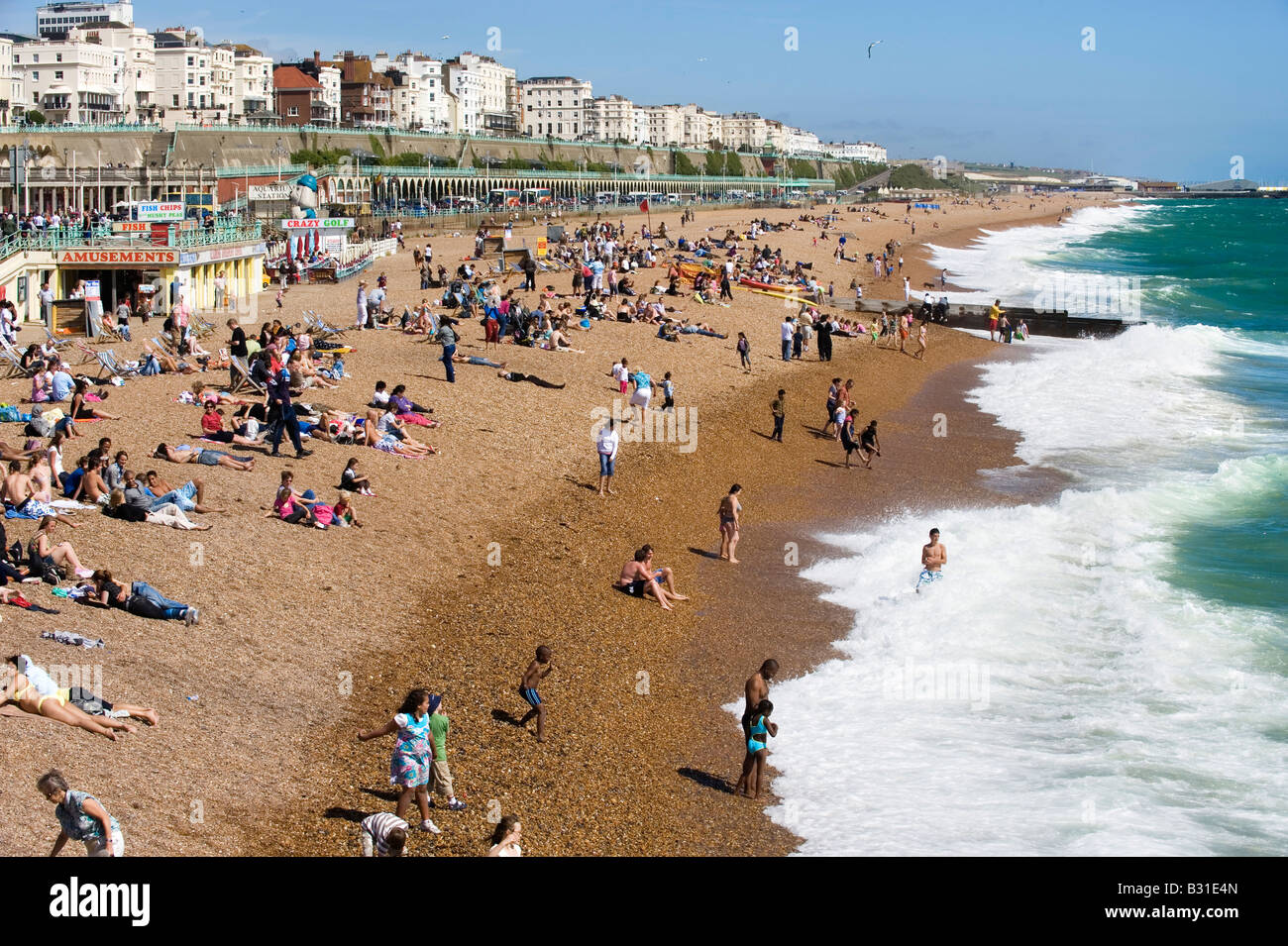 La plage de Brighton Pier,, côte sud, Angleterre, Royaume-Uni Banque D'Images