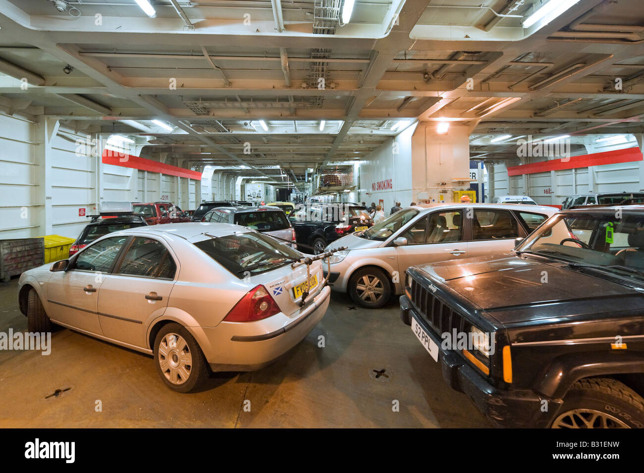 Location de voitures sur le pont de P&O Ferries sur la mer du nord de Hull/Zeebrugge itinéraire, Belgique / Royaume-Uni Banque D'Images