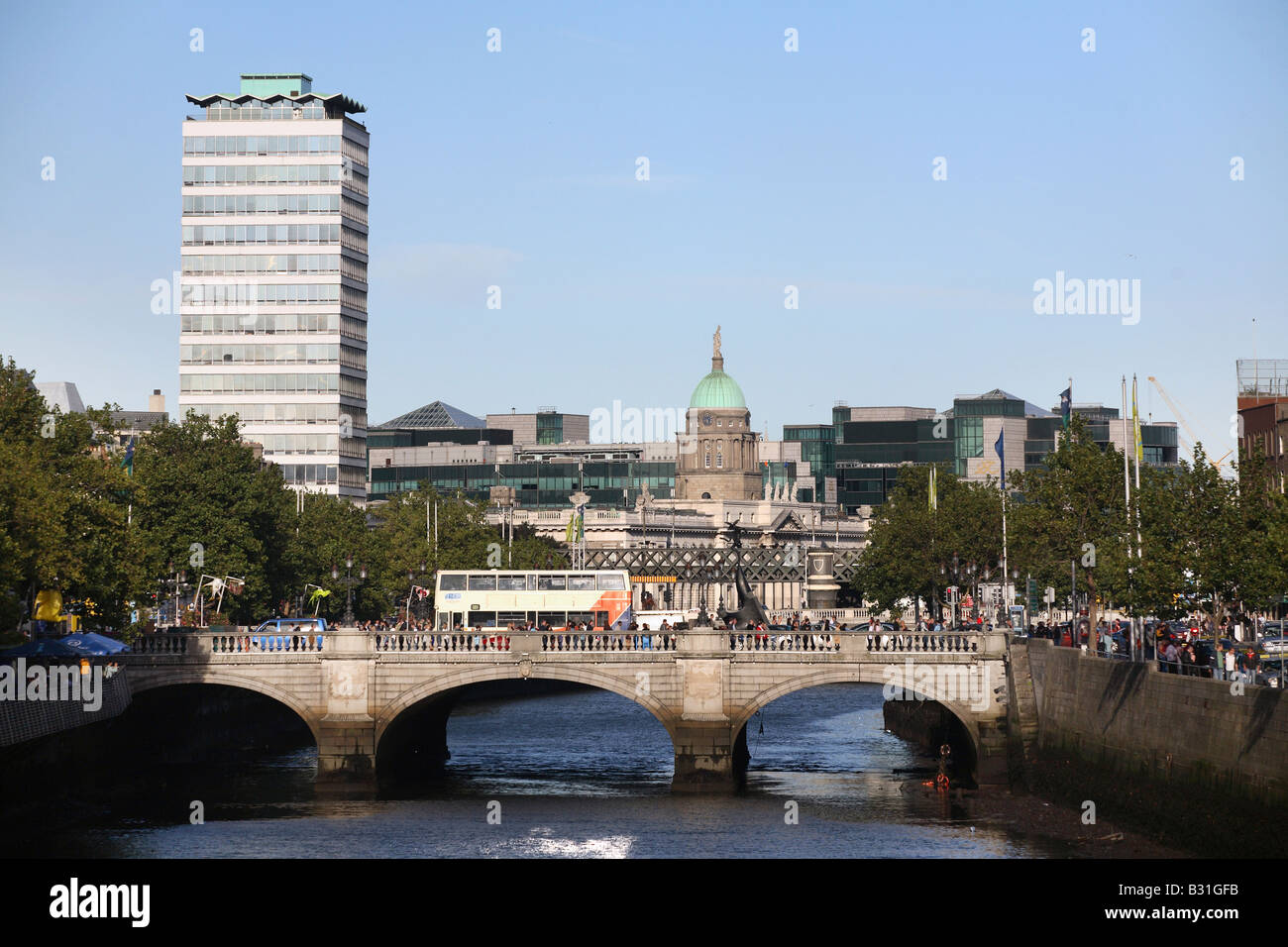 Le Custom House sur la rivière Liffey à Dublin, Irlande Banque D'Images