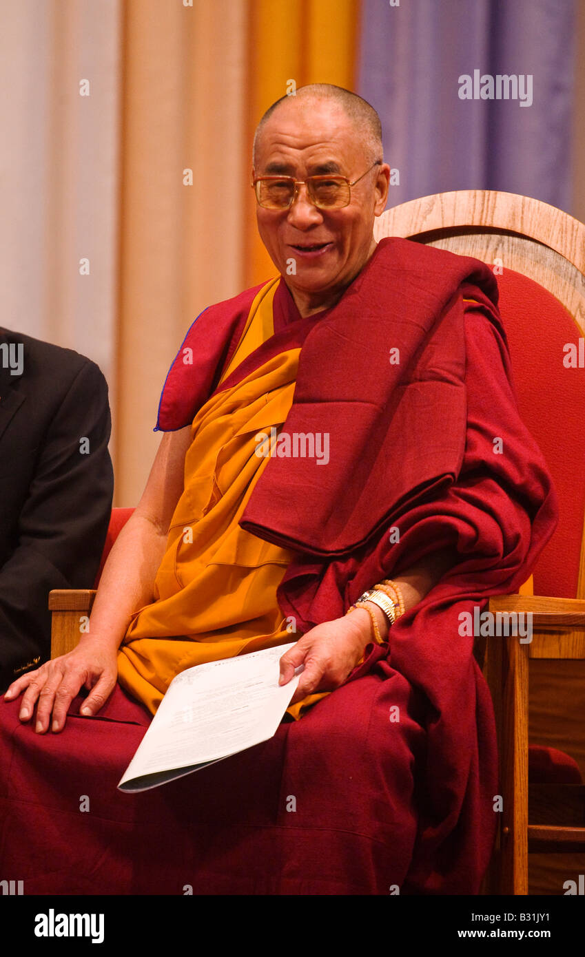Le 14e Dalaï-lama du Tibet assiste à un service de prière interreligieuse CENTRE CATHOLIQUE ST PAUL Bloomington Indiana Banque D'Images