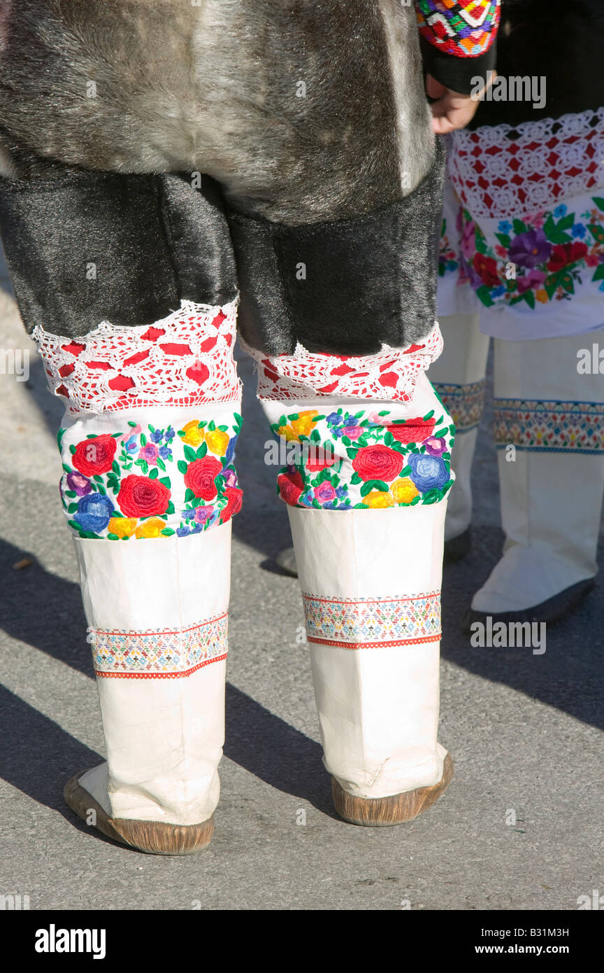Les femmes portant des Inuits groenlandais traditionnel costume national ou Kalaallisuut à Ilulissat, au Groenland Banque D'Images