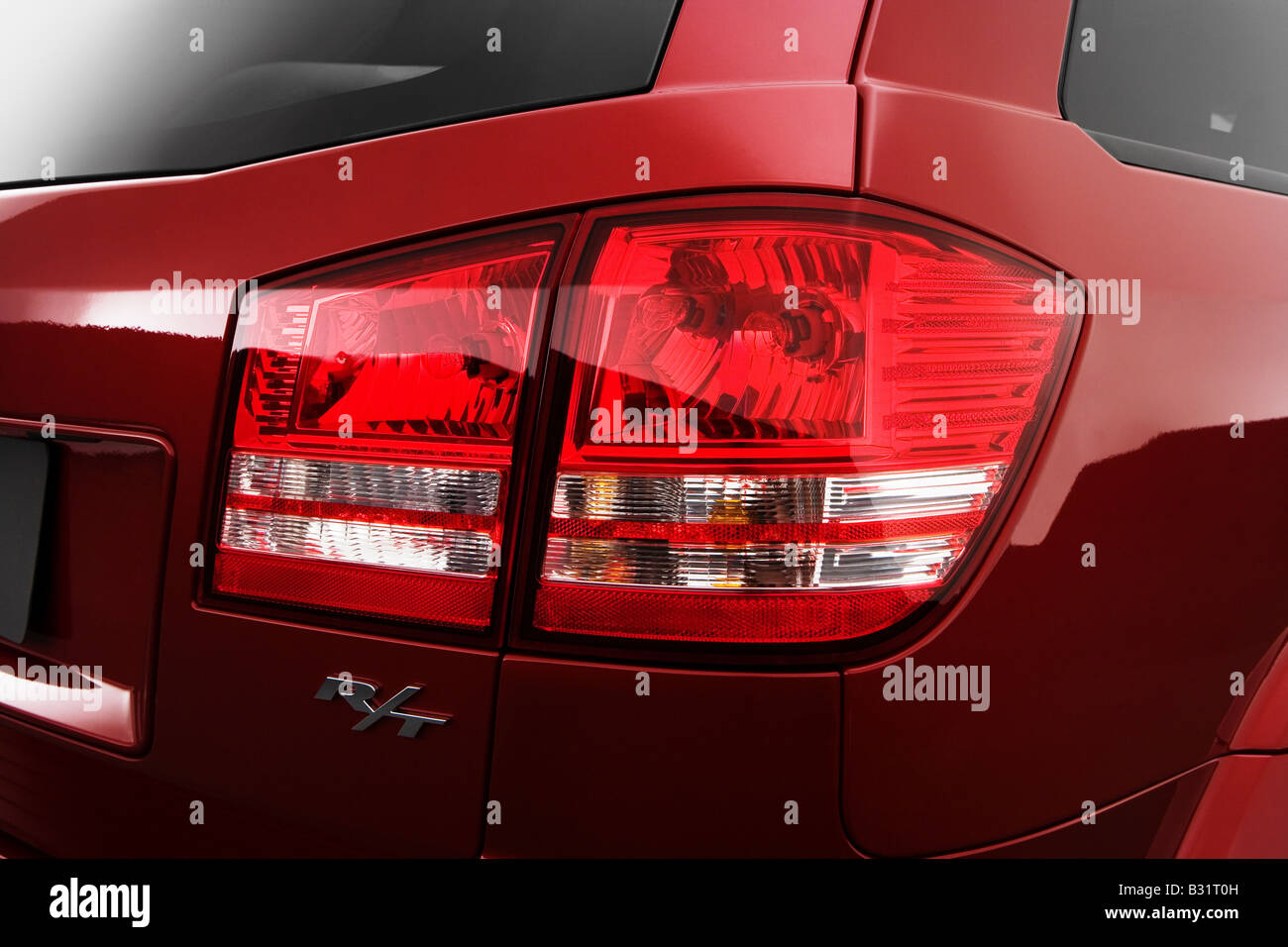 2009 Dodge Journey R/T en rouge - feu arrière Banque D'Images