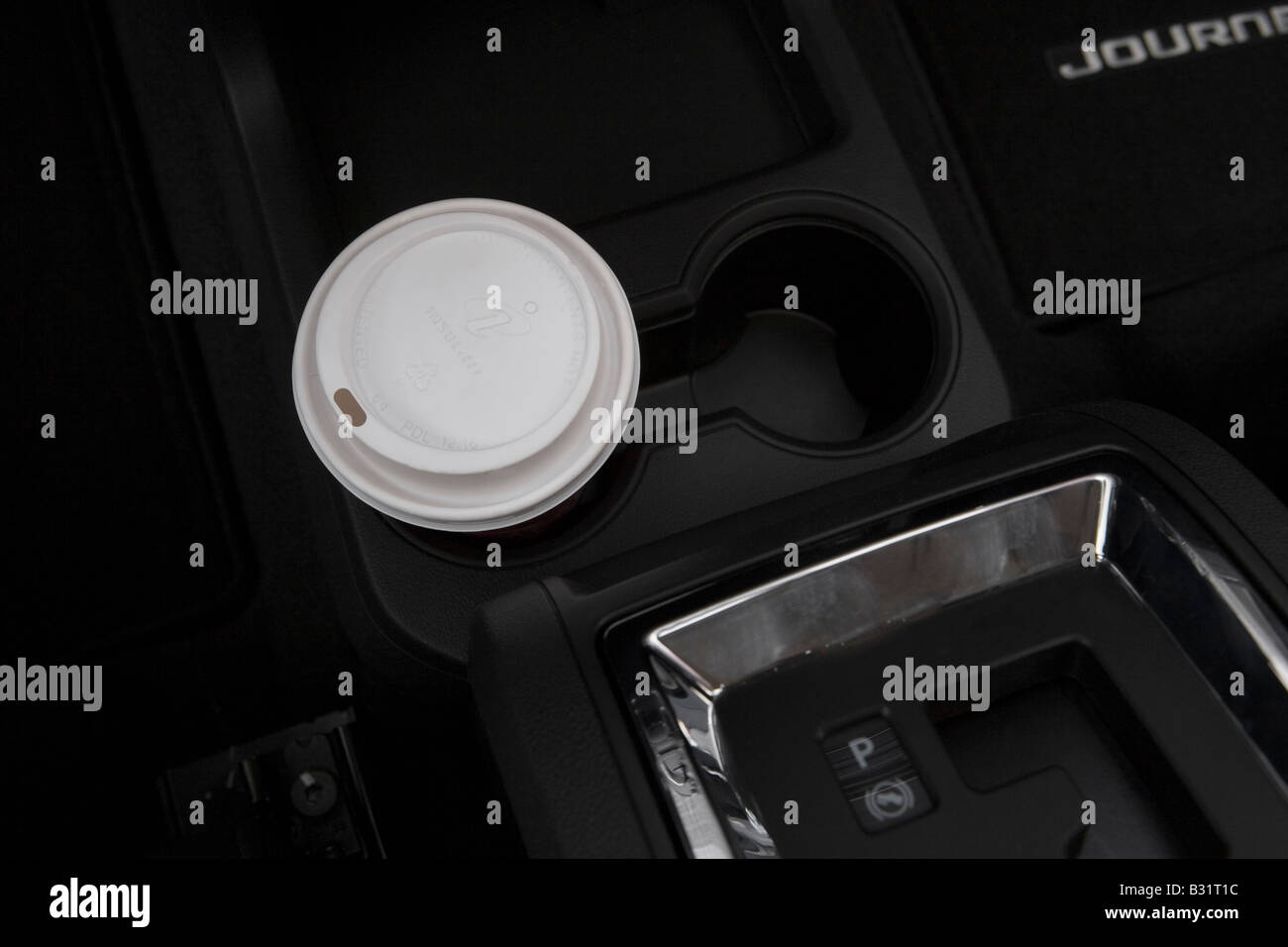 2009 Dodge Journey R/T en rouge - Support de tasse avec Prop Banque D'Images