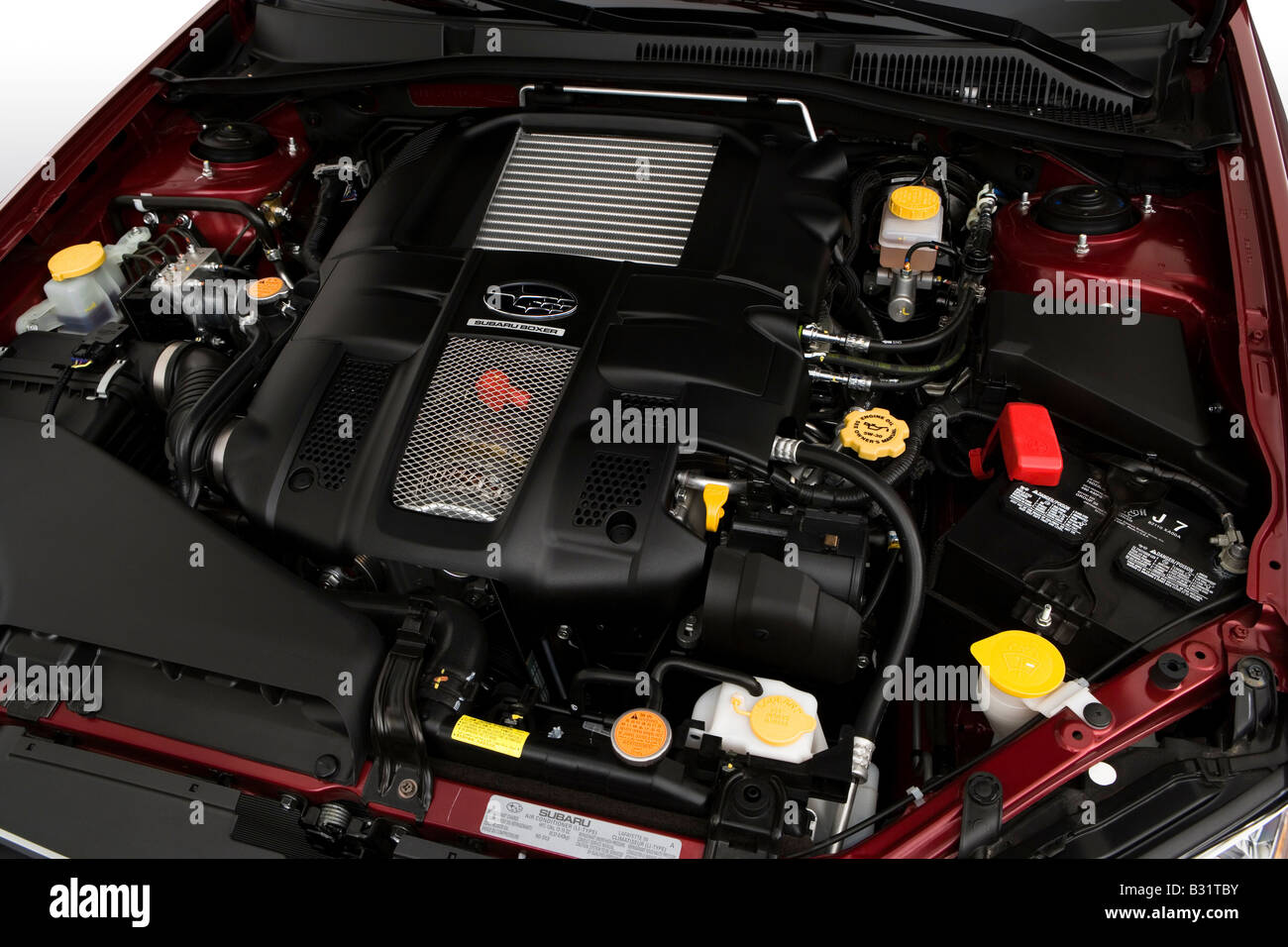 2009 Subaru Legacy 2.5 GT en rouge - le moteur Banque D'Images
