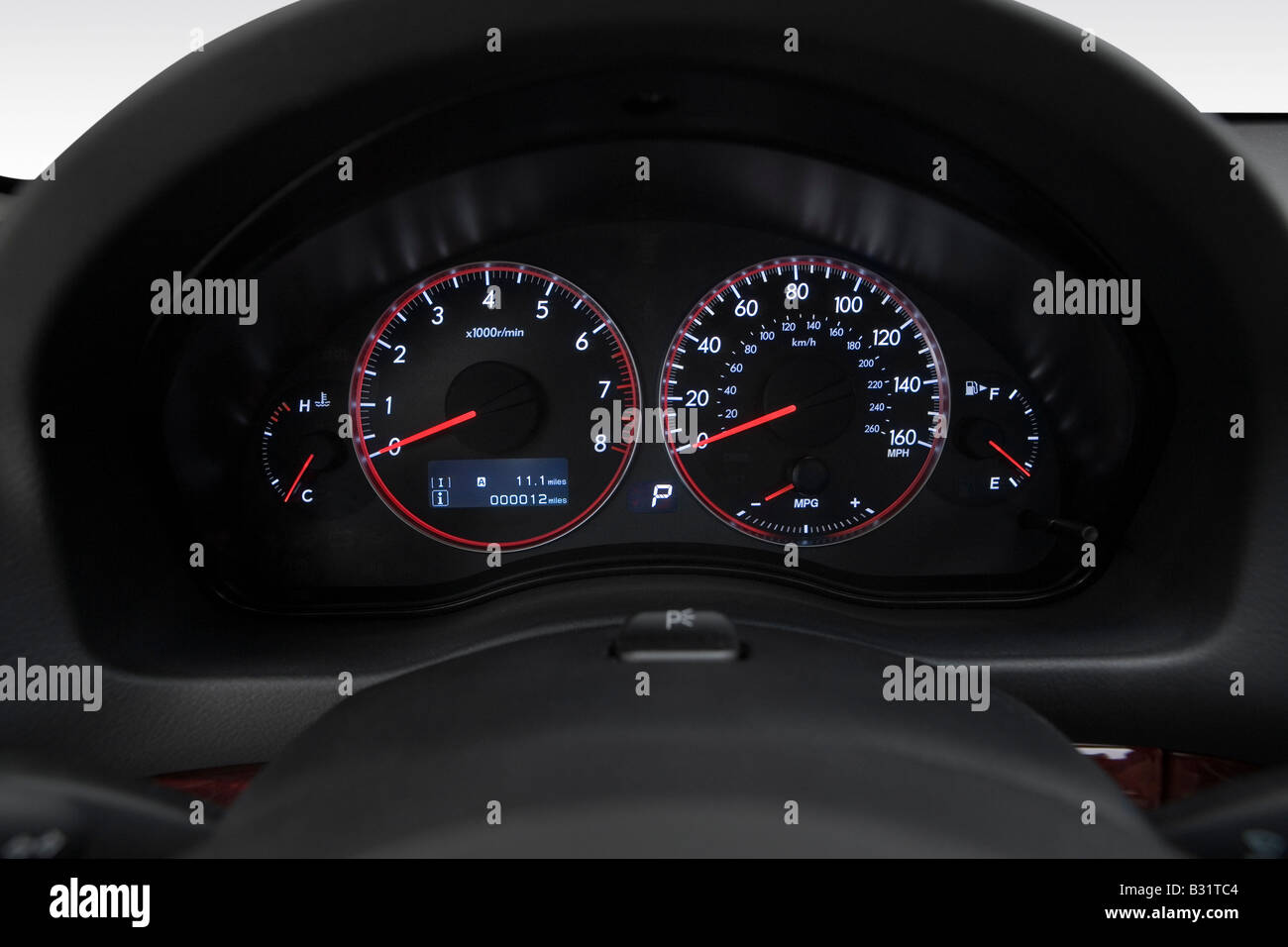 2009 Subaru Legacy 2.5 GT en rouge - Compteur/compte-tours Banque D'Images