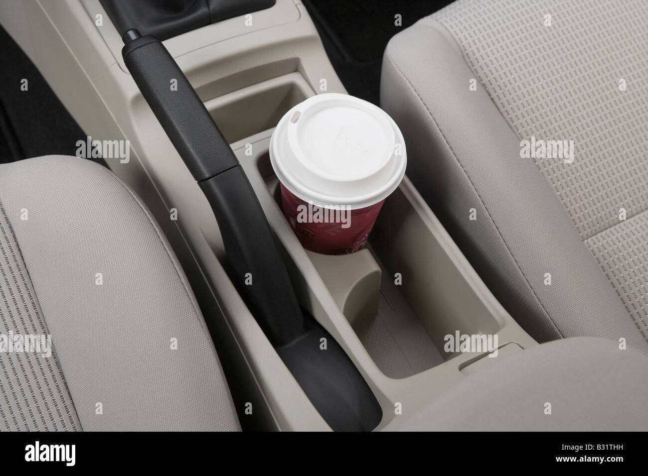 2009 Mitsubishi Lancer ES en rouge - Support de tasse avec Prop Banque D'Images