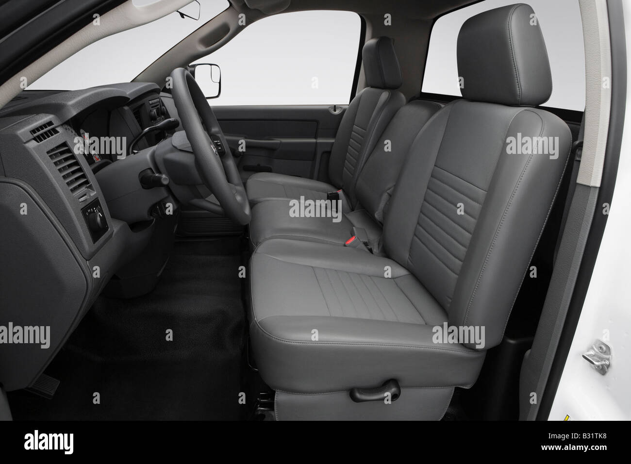 2008 Dodge Ram 4500 Châssis en blanc - sièges avant Photo Stock - Alamy