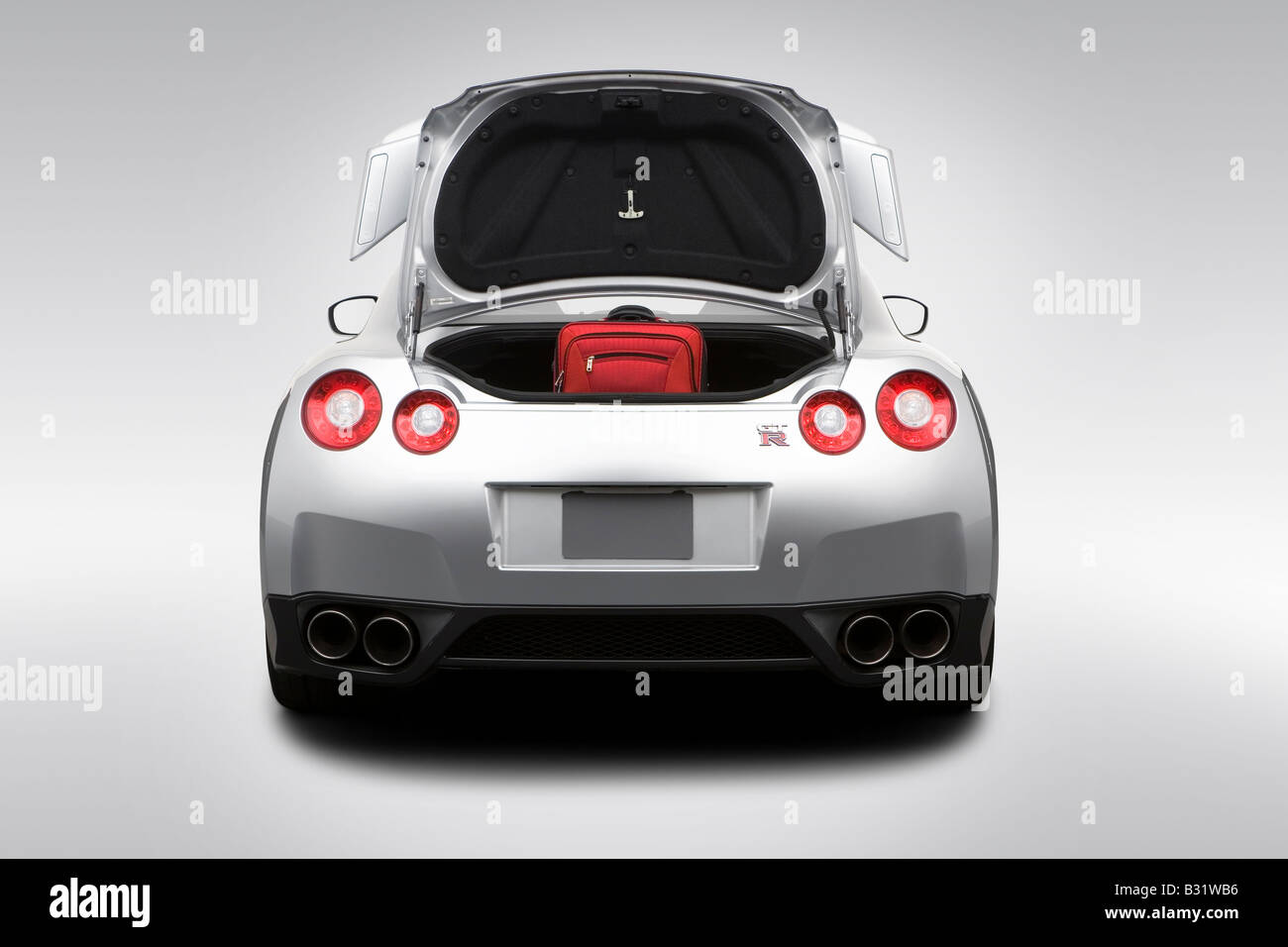 2009 Nissan GT-R en argent - Trunk Props Banque D'Images