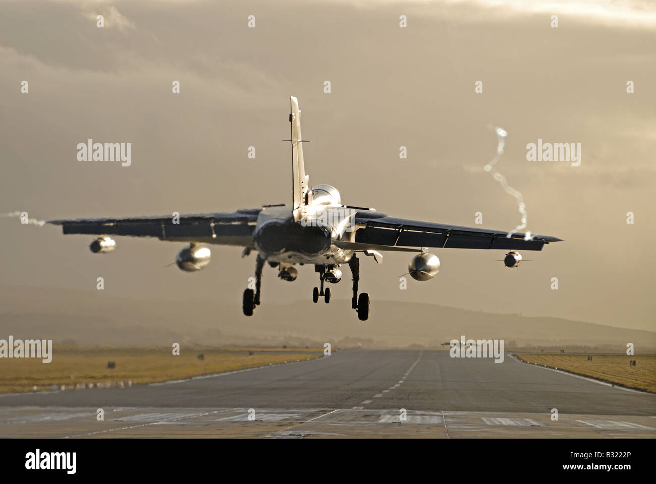 Panavia Tornado F4 sur la piste Approche à RAF Lossiemouth Moray Ecosse Banque D'Images