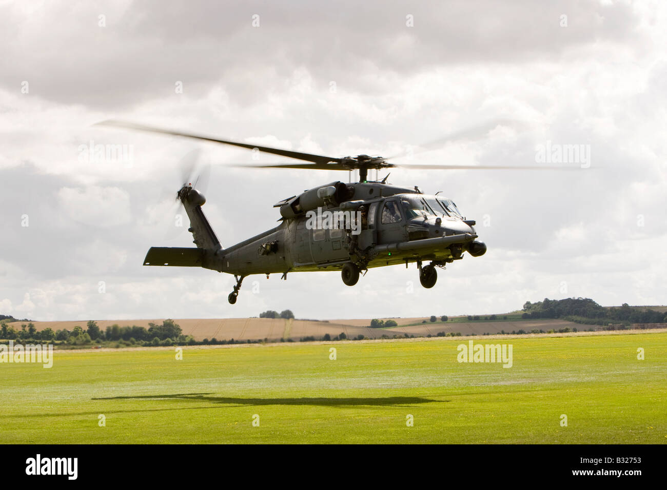 Un United States Air Force en Europe (USAFE) HH 60 Black Hawk de l'hélicoptère de recherche et sauvetage de combat basé à RAF Lakenheath Banque D'Images