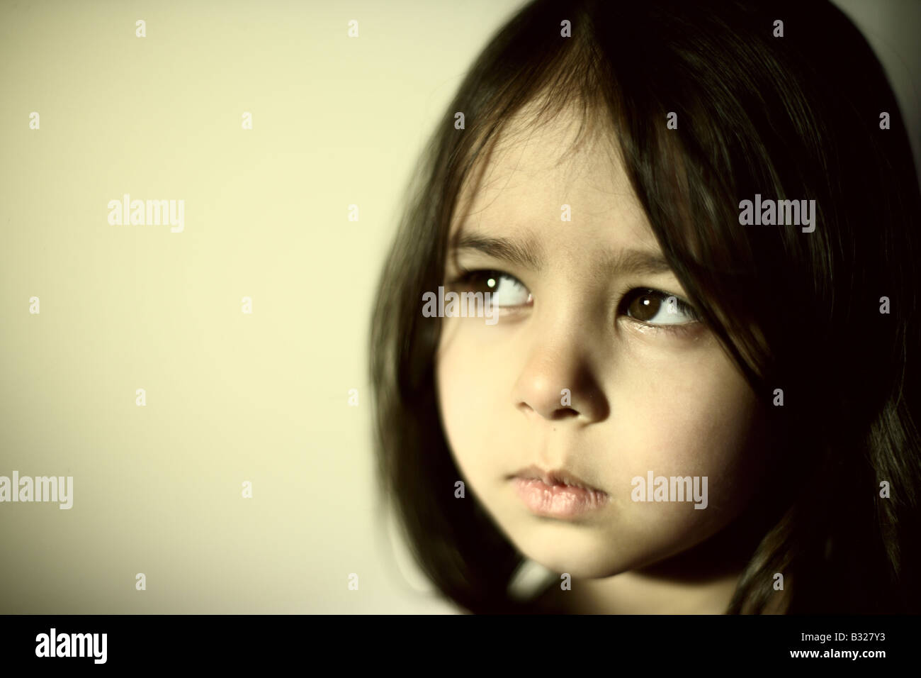 Portrait de petite fille de cinq ans Banque D'Images