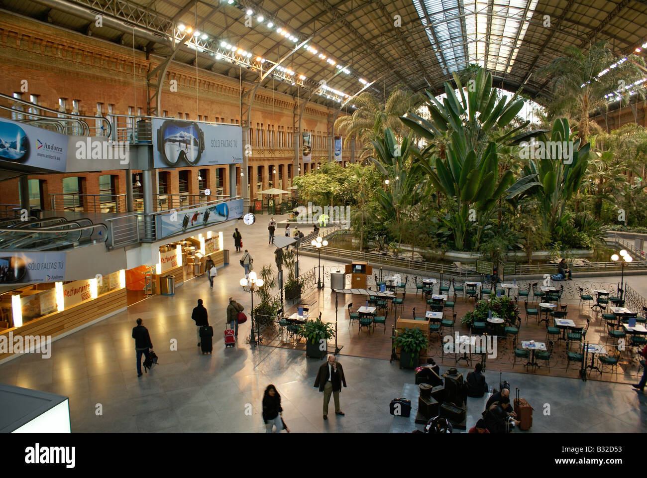 L'intérieur de la gare d'Atocha, Madrid, Espagne Banque D'Images
