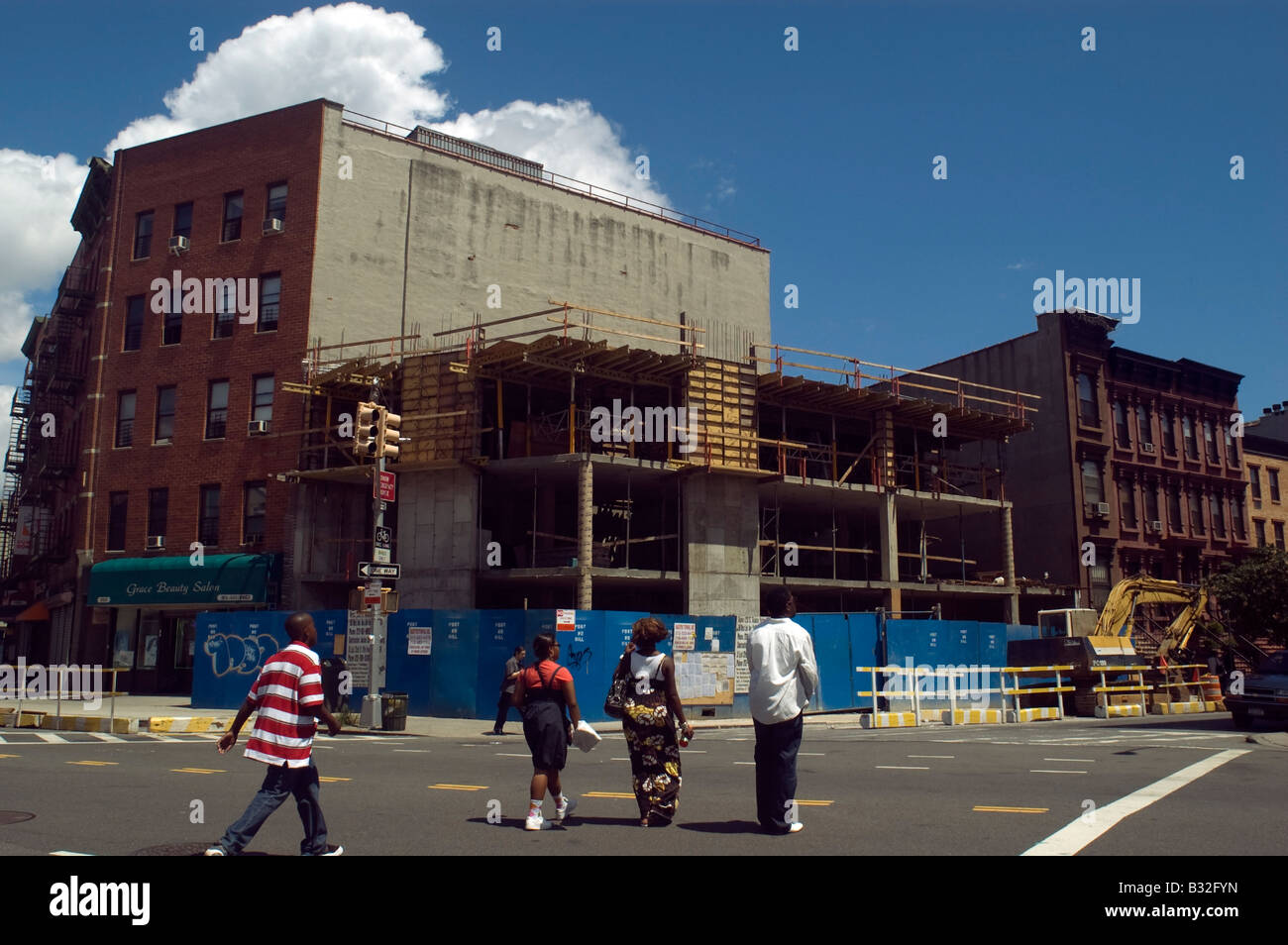 La construction sur St Nicholas Avenue, dans le quartier de Harlem, New York Banque D'Images
