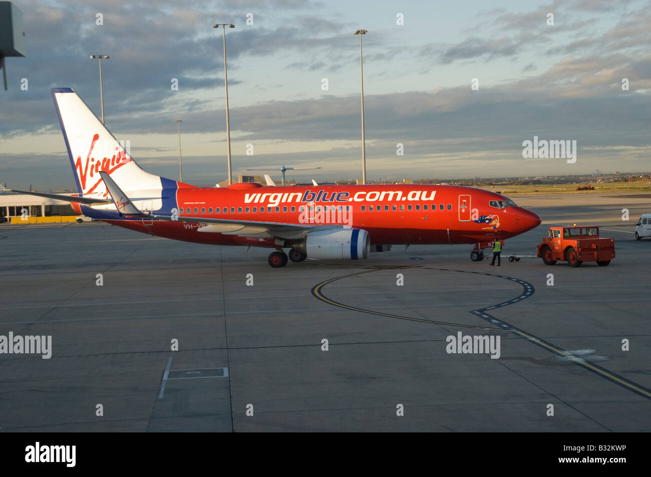 Un avion Virgin Blue se préparant au départ à l'aéroport de Melbourne en Australie. Banque D'Images