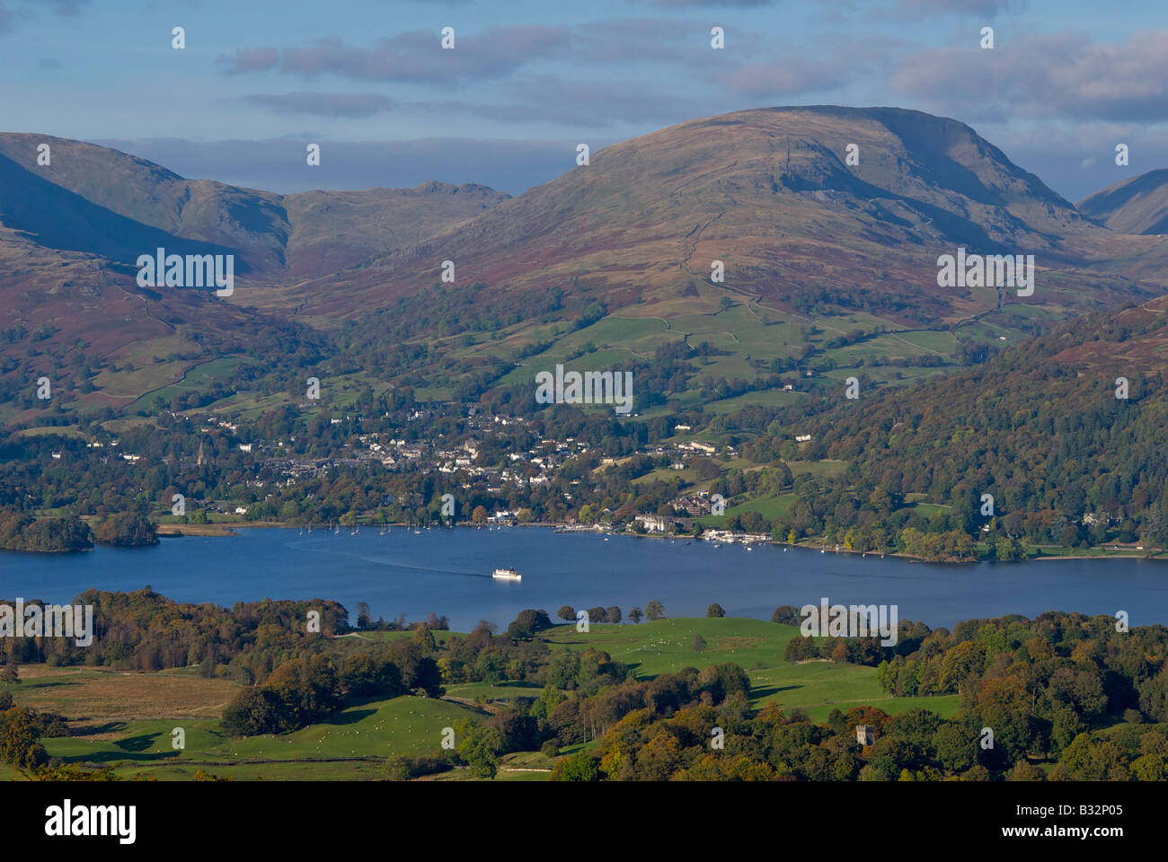 Vue sur le lac Windermere et Ambleside, à partir d'Latterbarrow, Parc National de Lake District, Cumbria, Royaume-Uni Banque D'Images