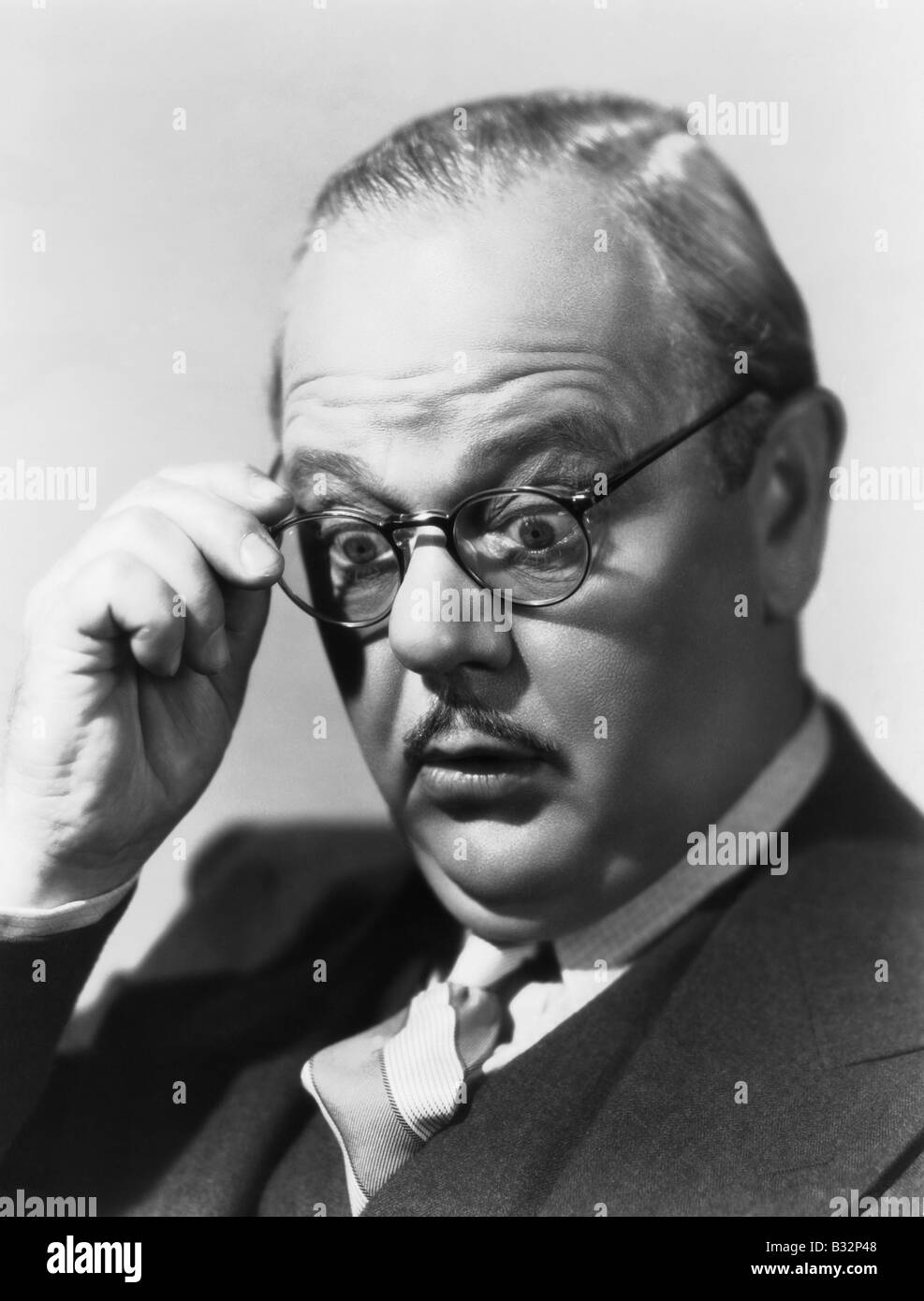 Libre de l'homme surpris avec des lunettes Banque D'Images