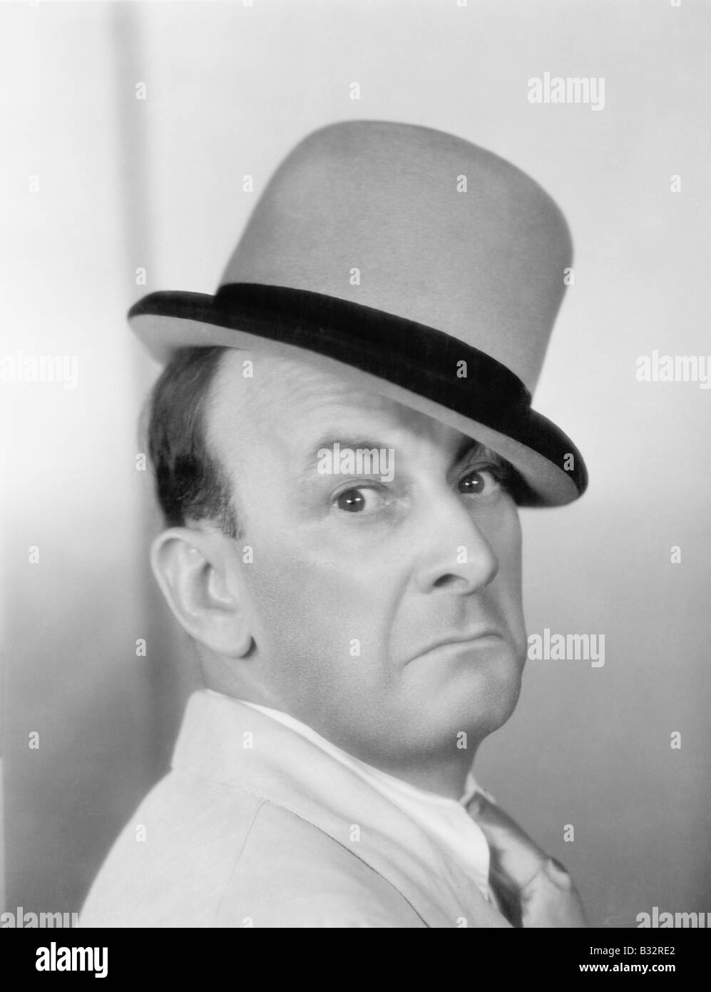 Portrait d'un homme avec un chapeau melon Banque D'Images