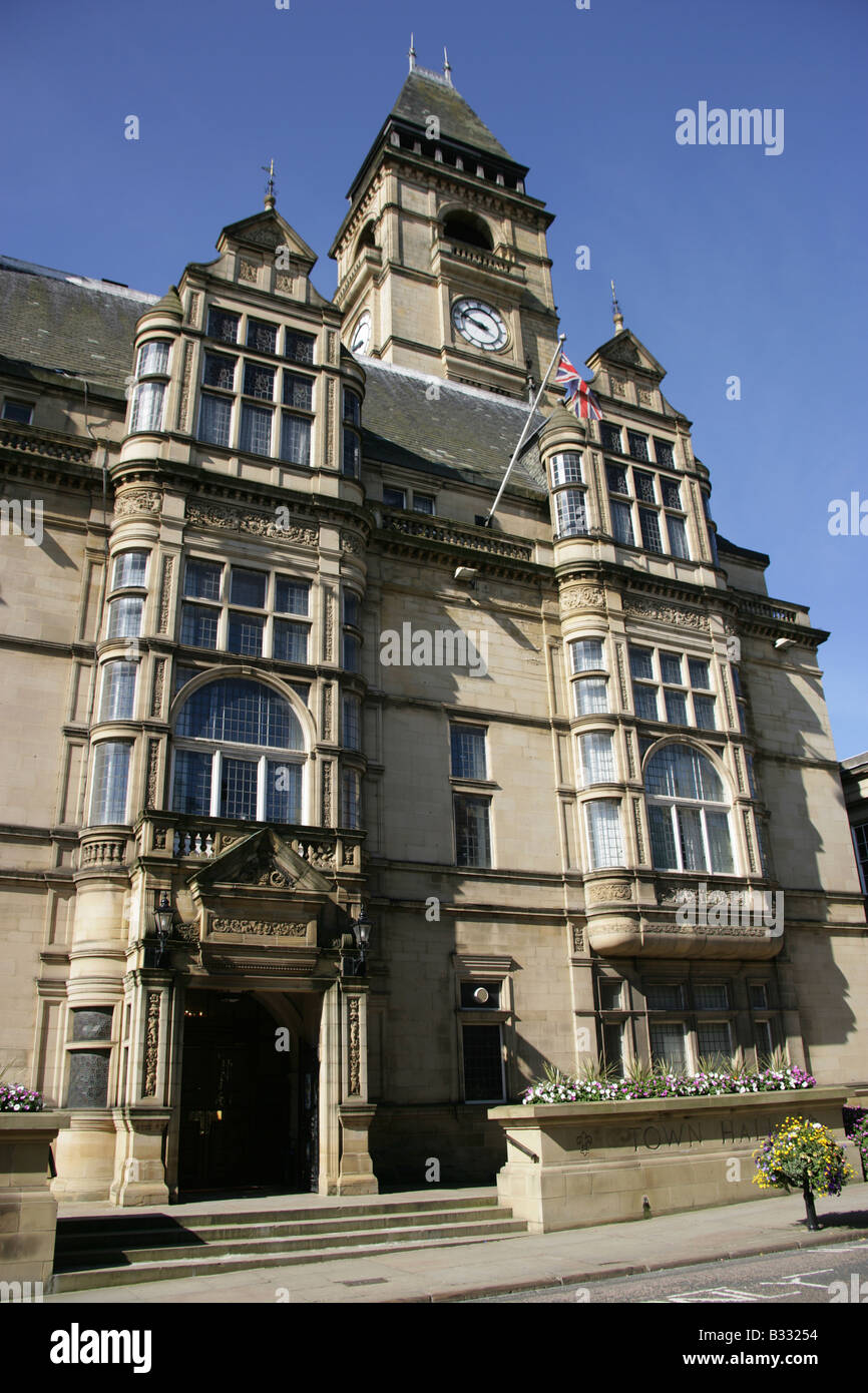 Ville de Wakefield, Angleterre. Entrée principale de l'Hôtel de ville de Wakefield, qui est la maison de Wakefield Metropolitan District Council. Banque D'Images