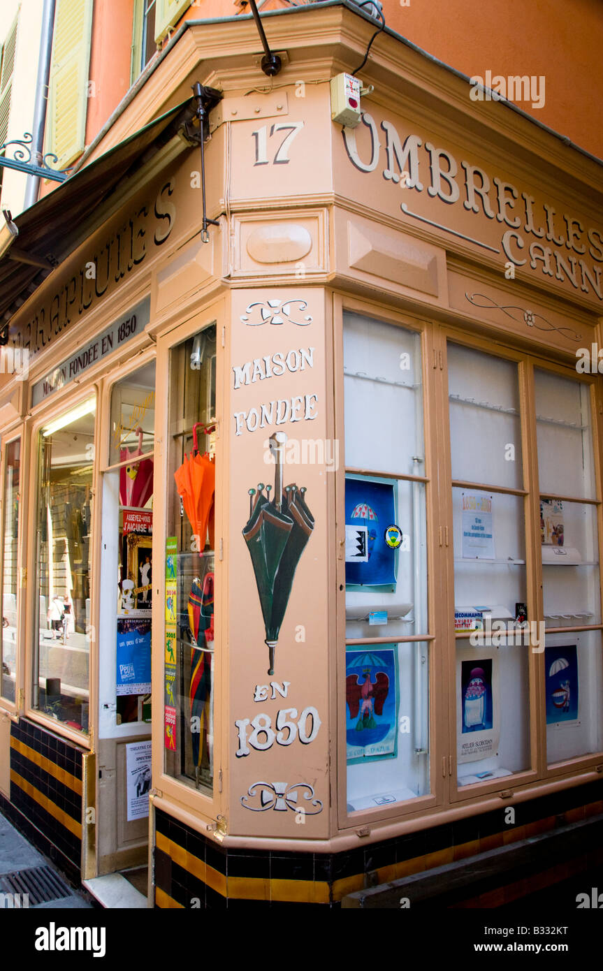 Un parapluie boutique dans la vieille ville de Nice, fondée en 1850, la  Côte d'Azur, France Photo Stock - Alamy