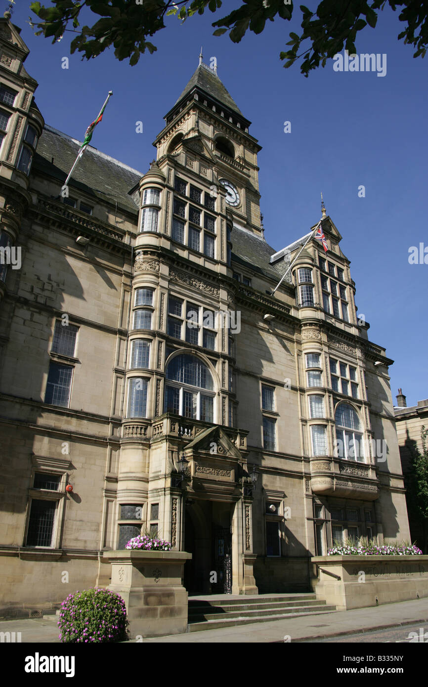Ville de Wakefield, Angleterre. Entrée principale de l'Hôtel de ville de Wakefield, qui est la maison de Wakefield Metropolitan District Council. Banque D'Images