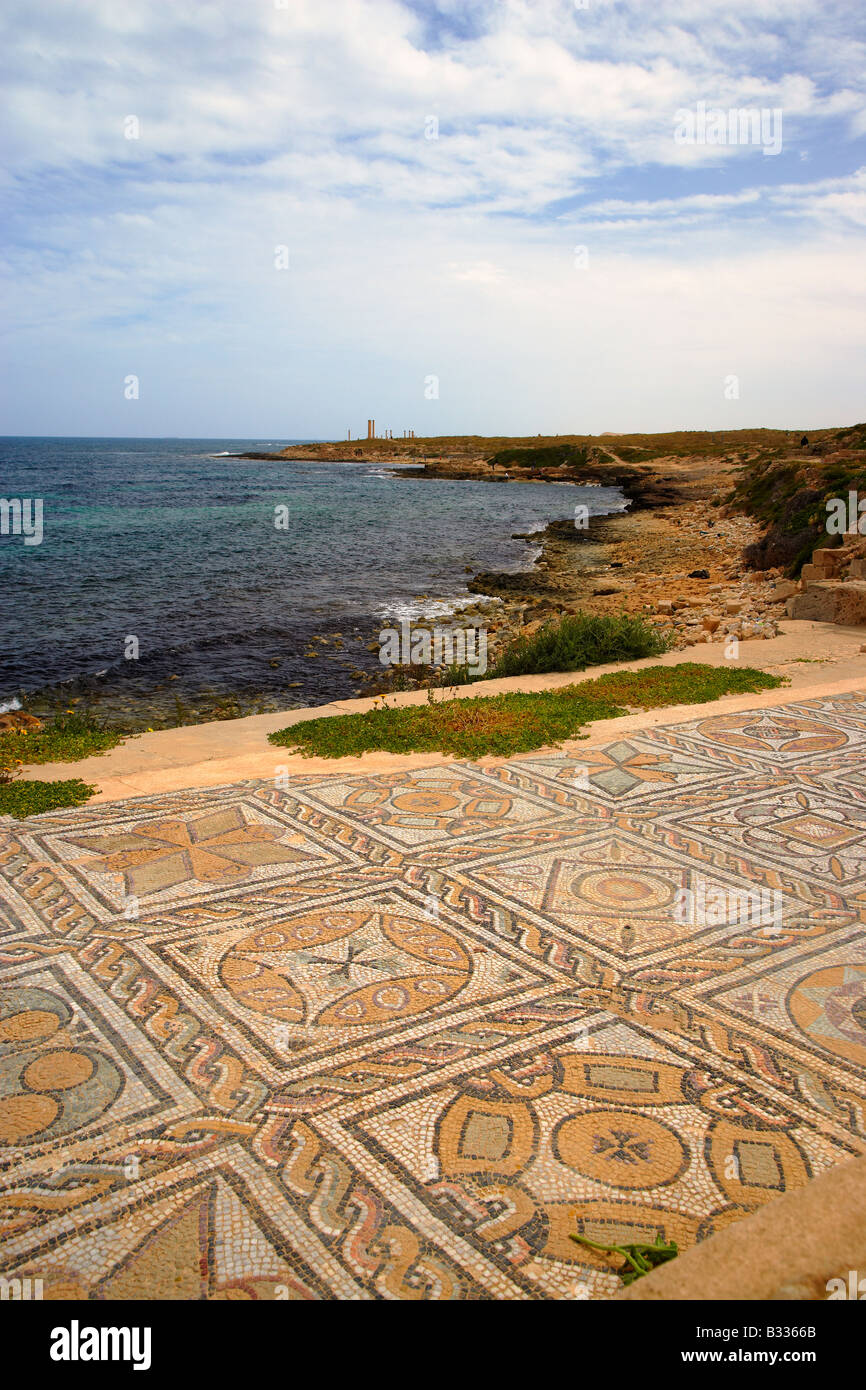 Sol en mosaïque de la mer bains de l'ancienne ville romaine de Sabratha, Libye Banque D'Images