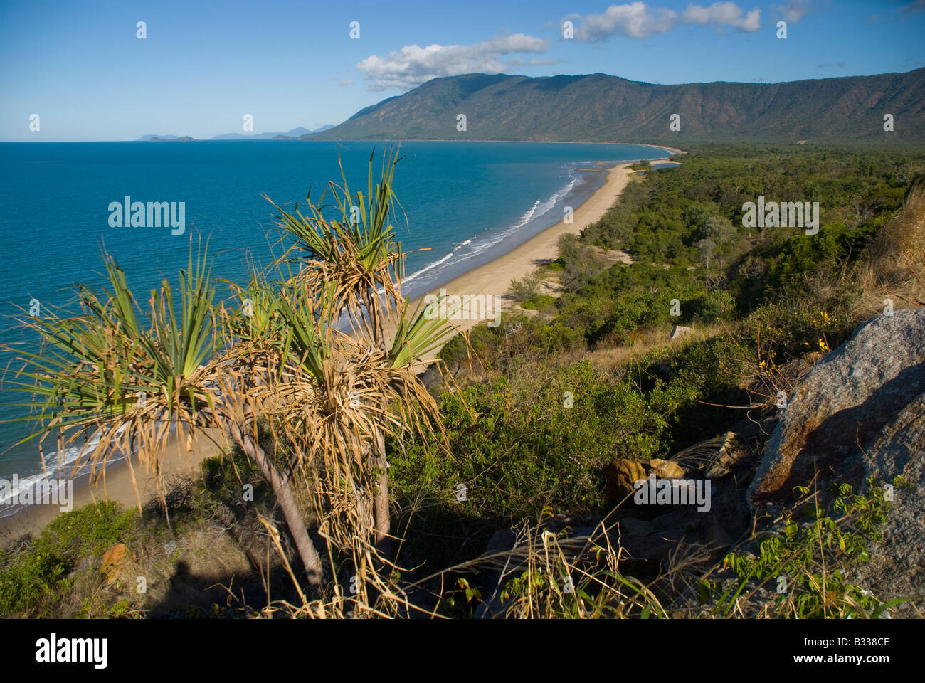 Vue panoramique sur la côte et la plage de Port Douglas dans le Queensland, Australie Banque D'Images