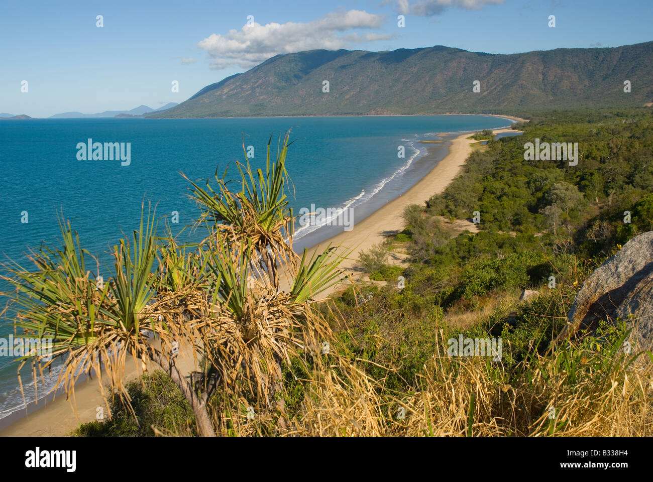 Vue panoramique sur la côte et la plage de Port Douglas dans le Queensland, Australie Banque D'Images
