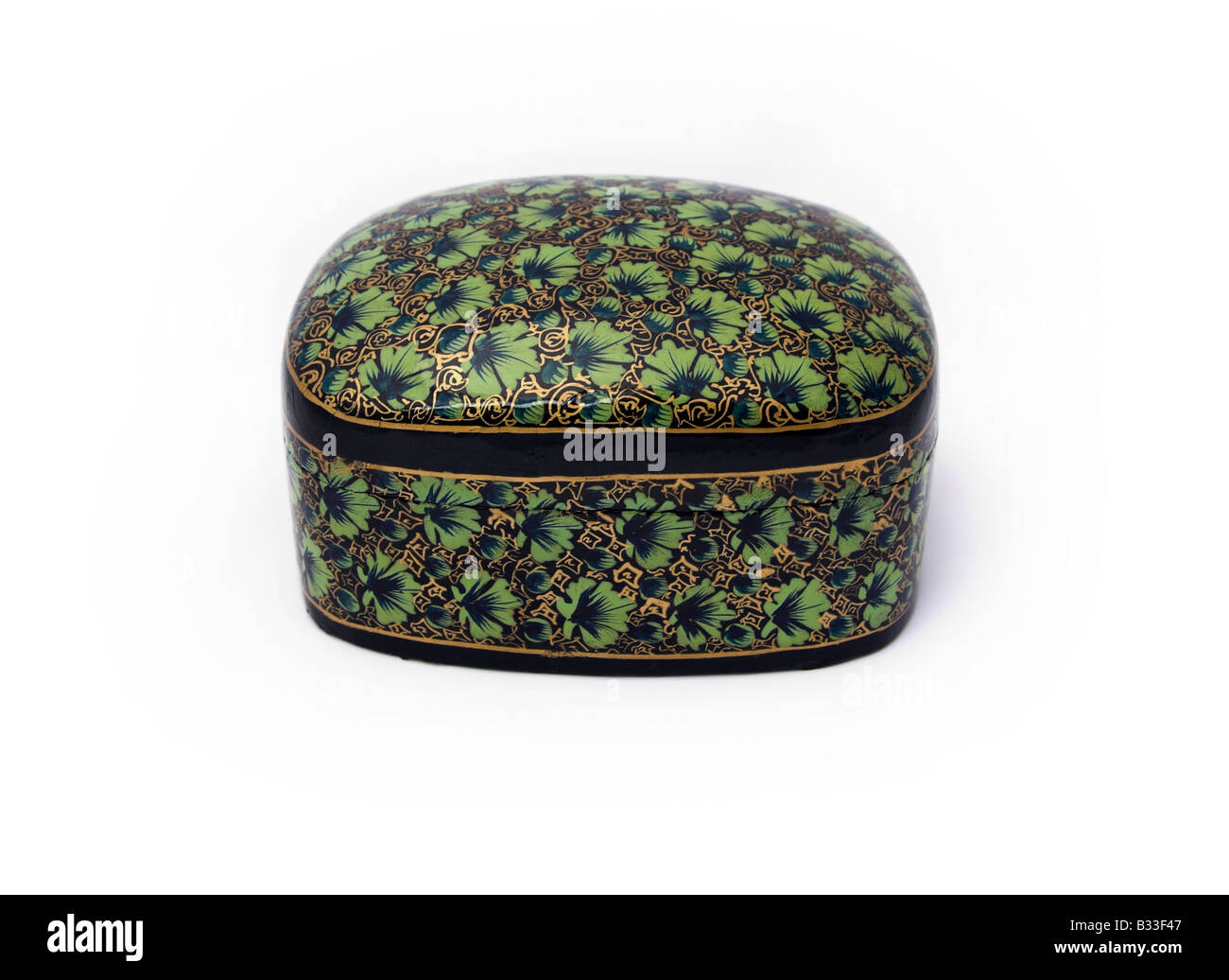 Boîte de papier mâché à motifs vert, fond blanc Banque D'Images