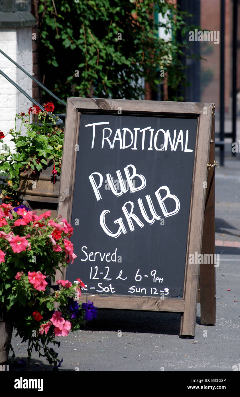 Pub traditionnel affiche à l'extérieur de pub, UK Banque D'Images