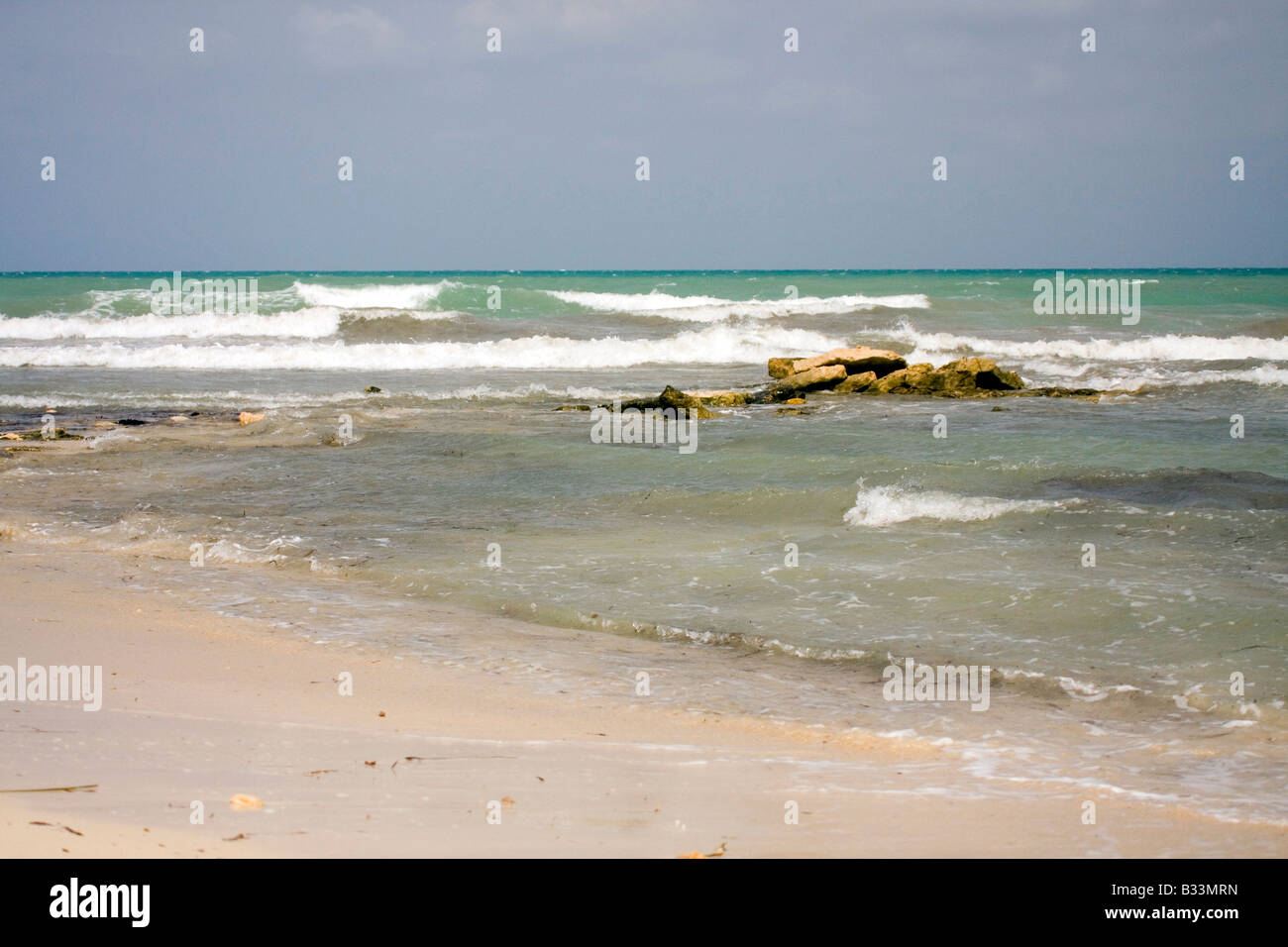 Plage de sable en Tunisie, l'Afrique. Banque D'Images