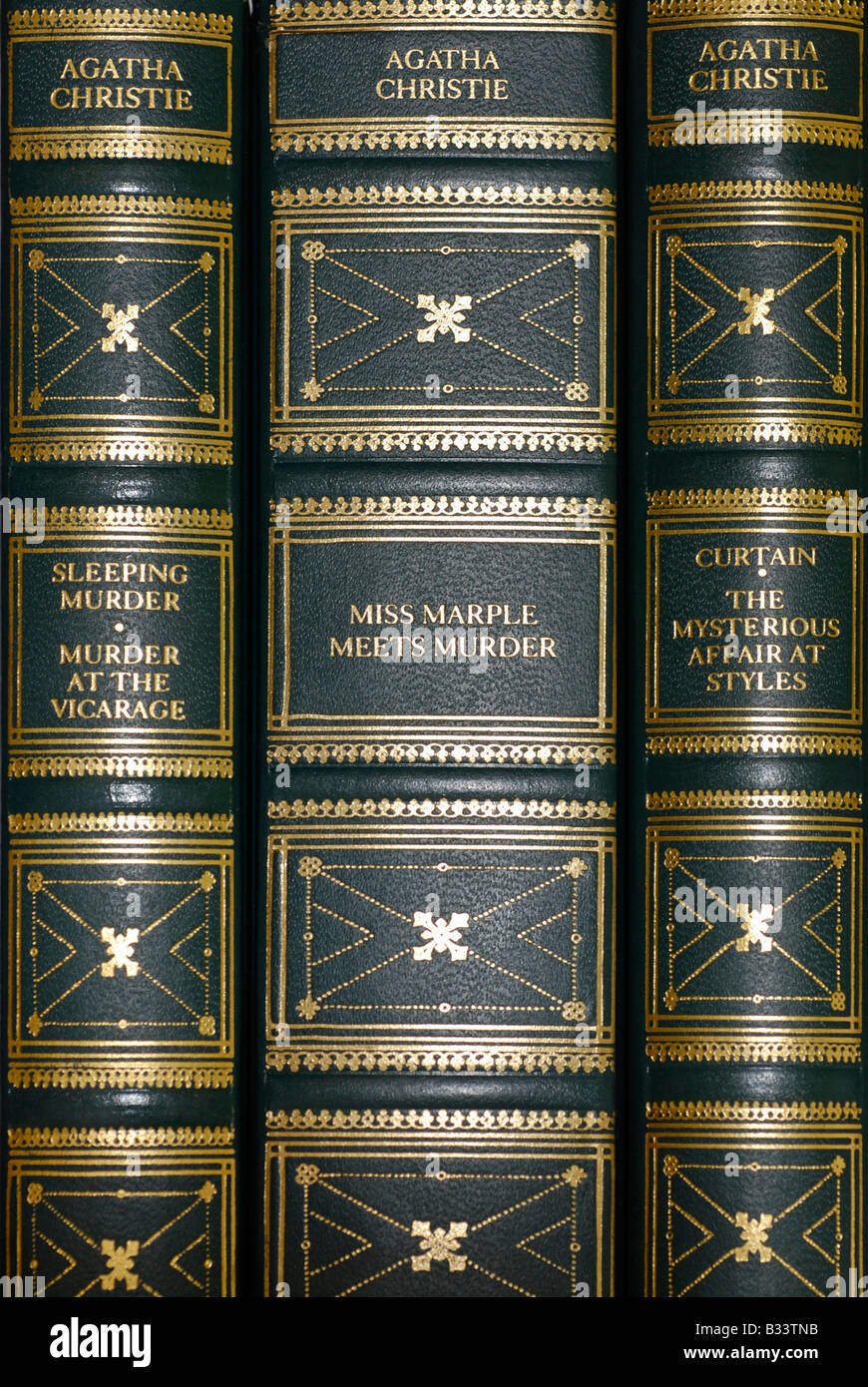 Dos de livres de livres reliés en cuir, des histoires d'Agatha Christie Banque D'Images