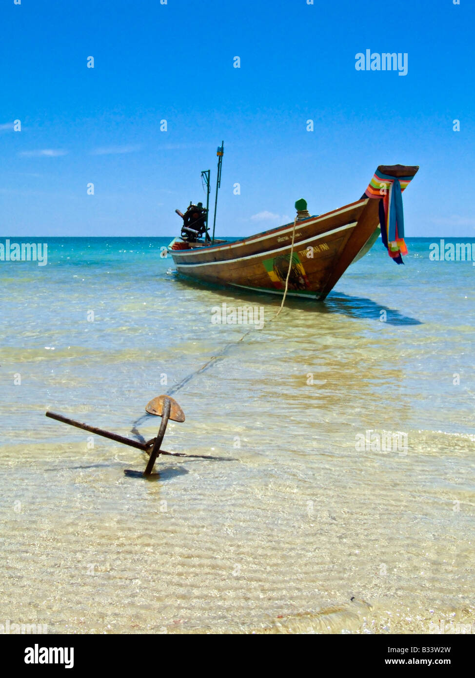 Bateau "long tail avec ancre sur plage de Thong Nai Pan Yai, Koh