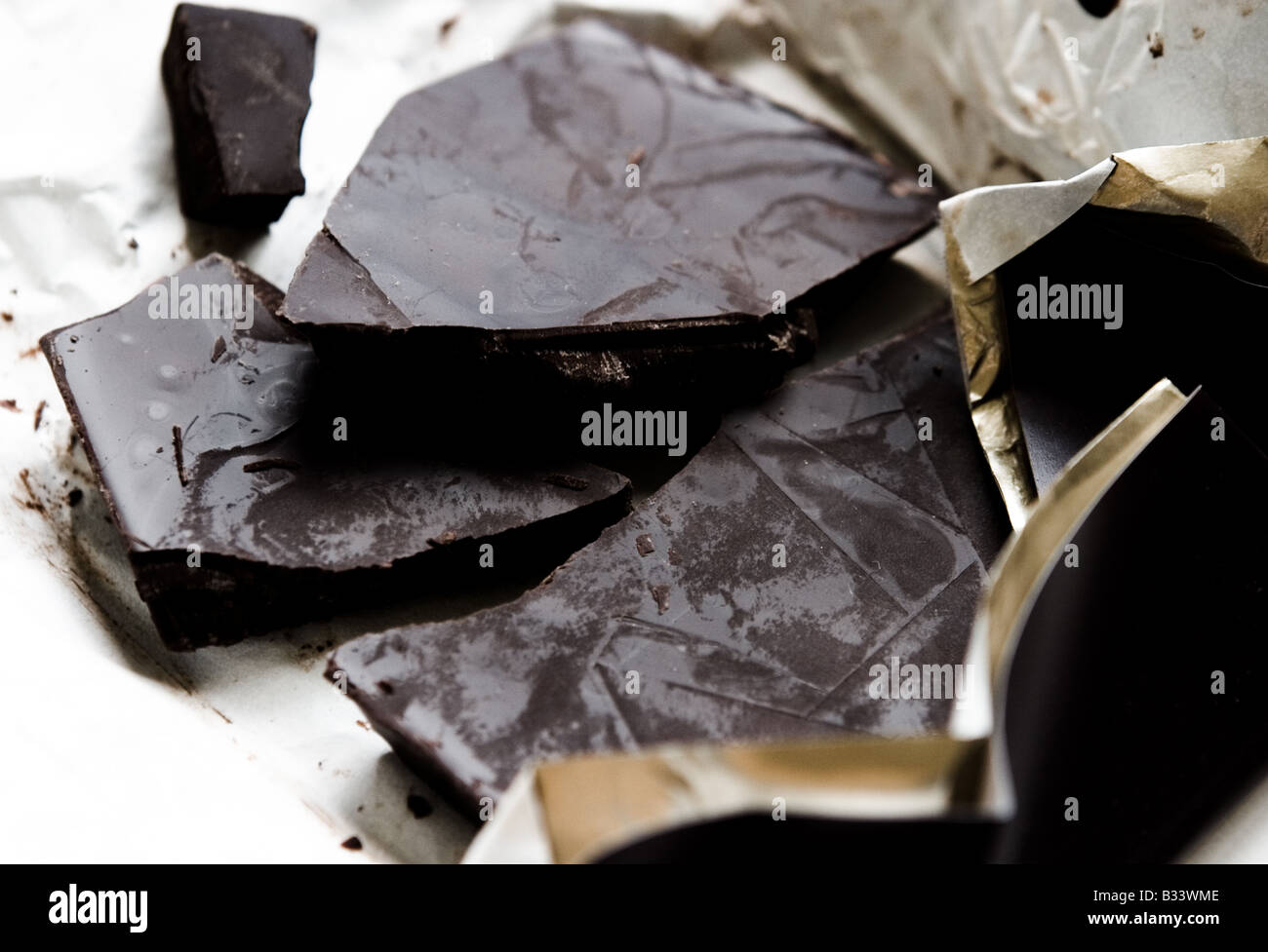 Une barre de chocolat noir Banque D'Images