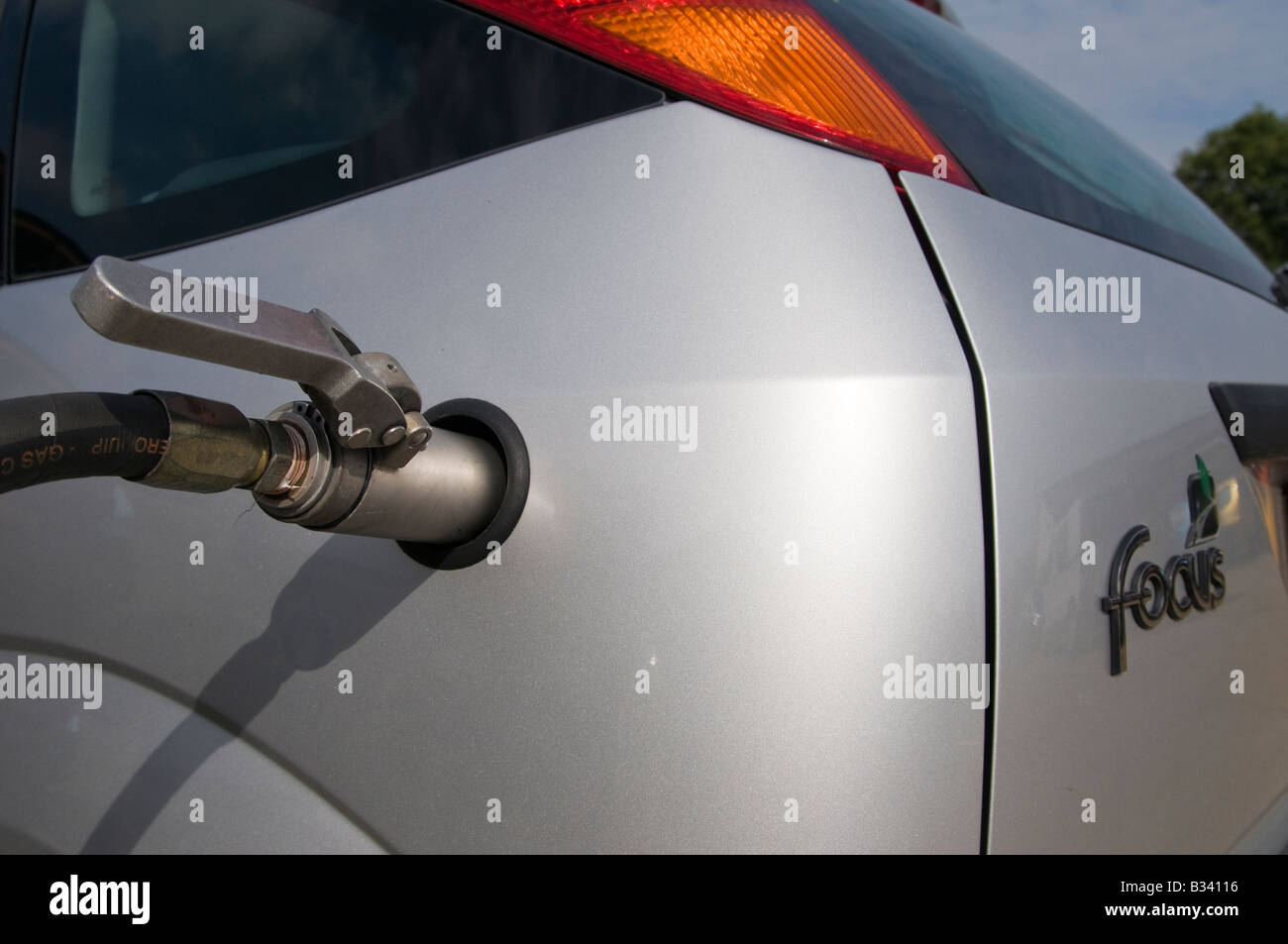 Gpl montée d'usine Ford Focus d'un plein à la station essence Photo Stock -  Alamy