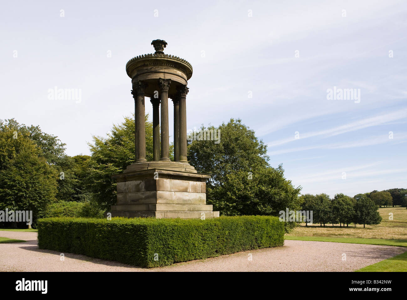 Cheshire UK Tatton Knutsford Jardins vaste hall à pied le Choragic Monument Banque D'Images